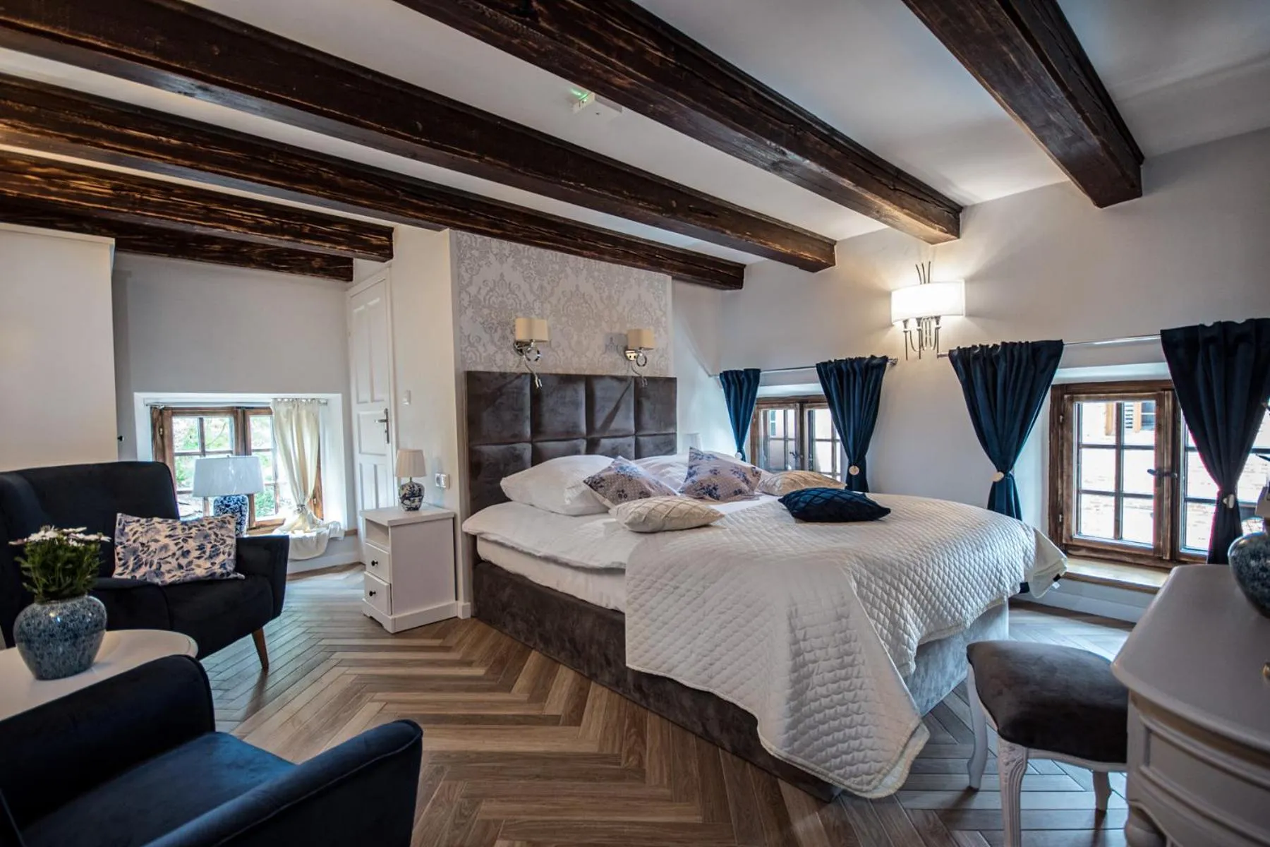 Photo of the whole room, Bed in Dawna Synagoga Beitenu