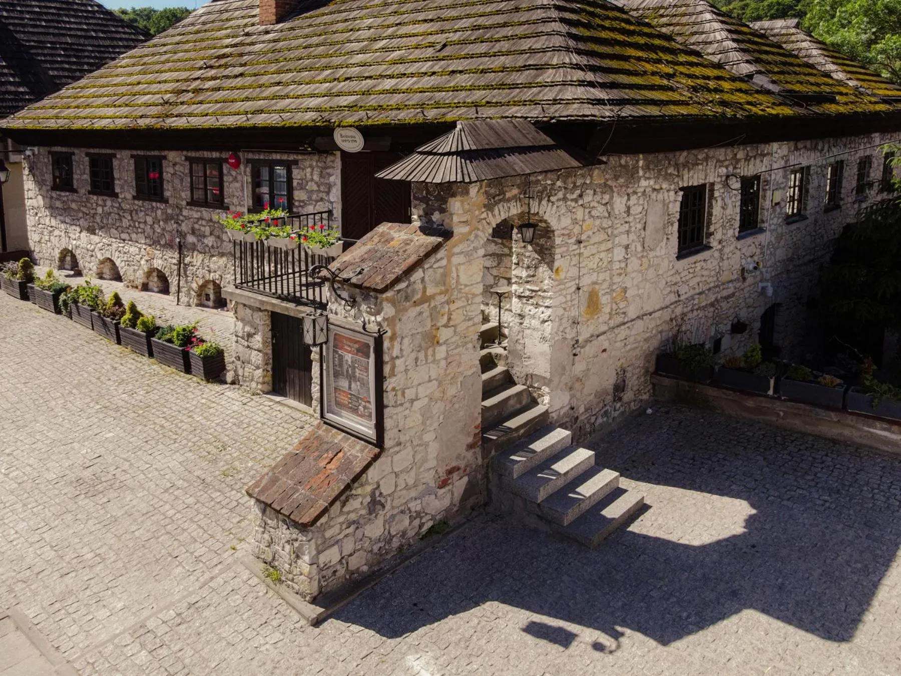 Property building in Dawna Synagoga Beitenu