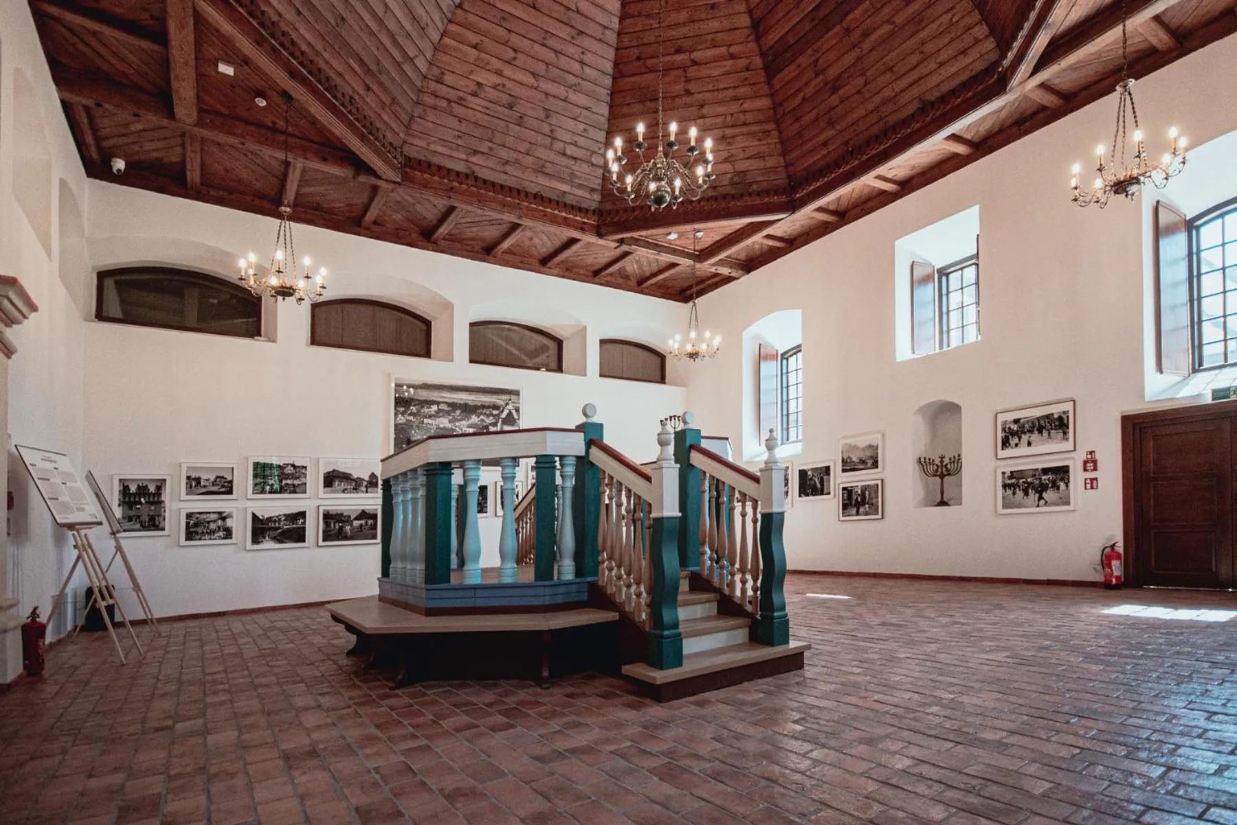 Other in Dawna Synagoga Beitenu