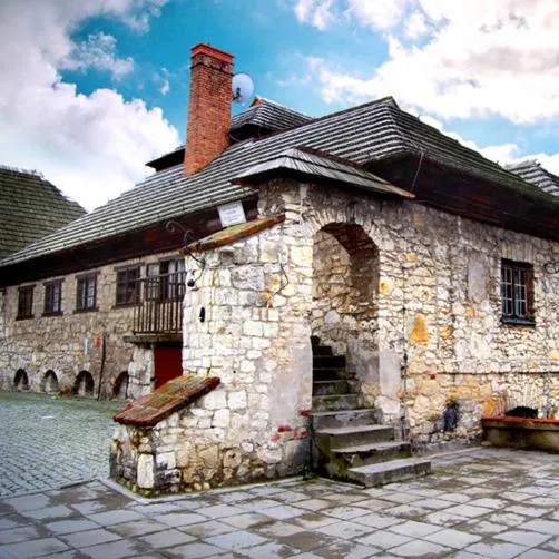 Property building in Dawna Synagoga Beitenu