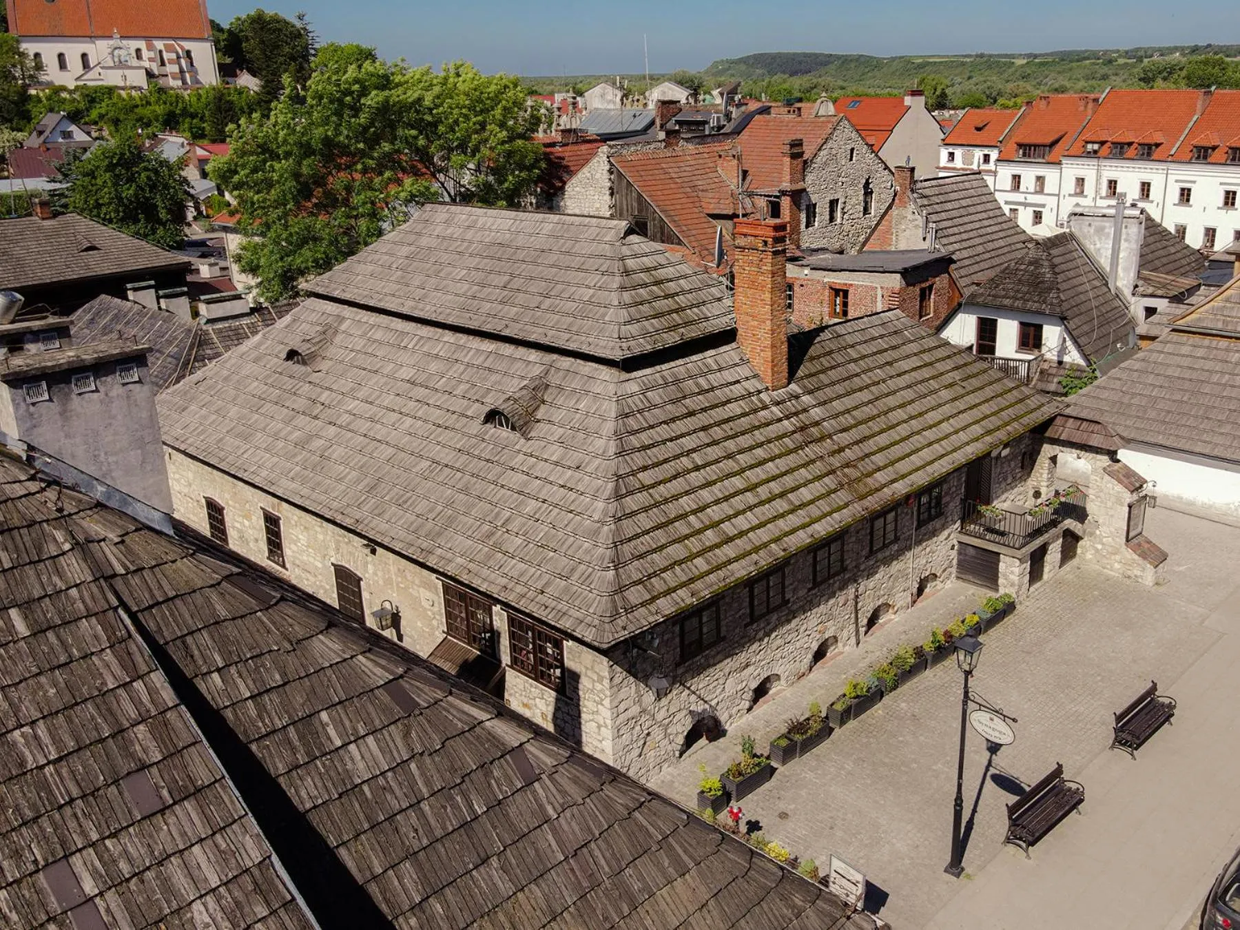 Property building in Dawna Synagoga Beitenu