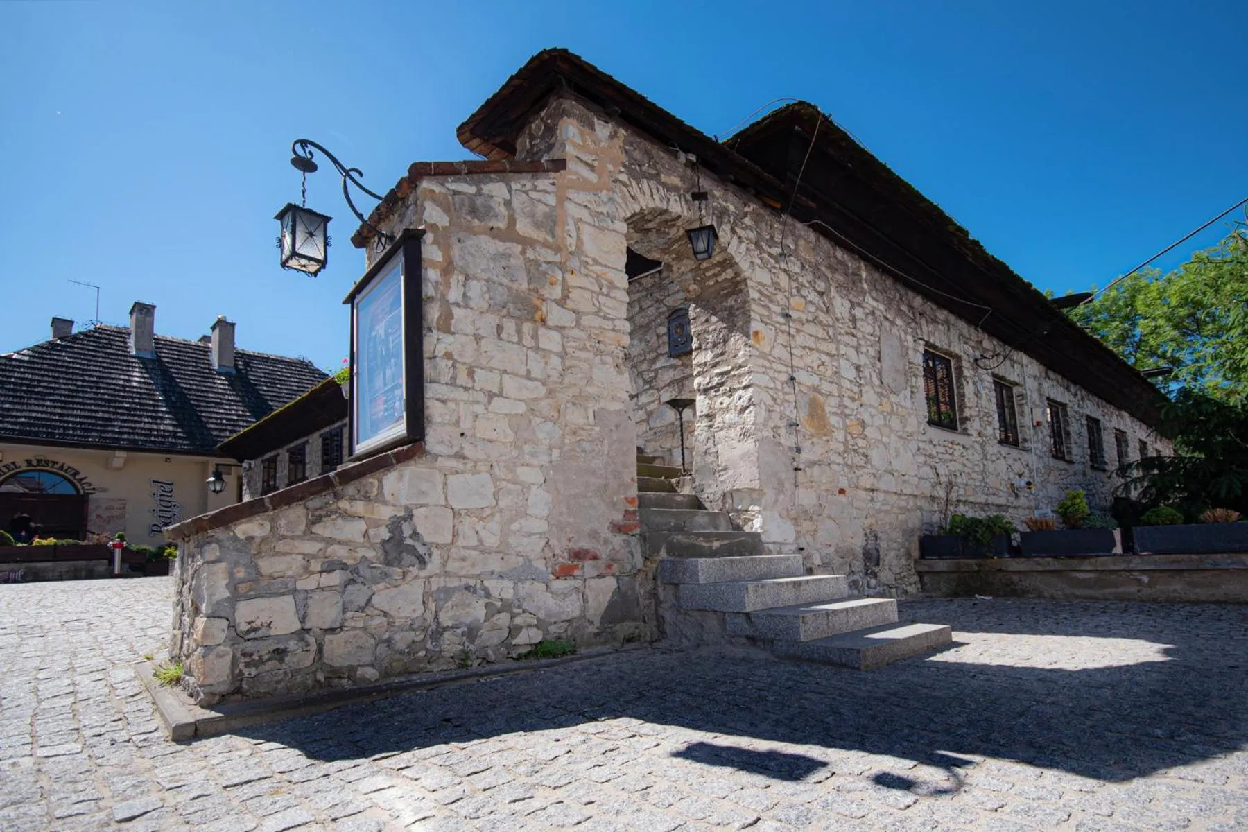 Property building in Dawna Synagoga Beitenu
