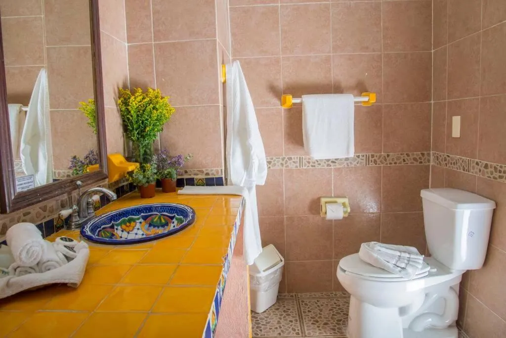 Bathroom in Casa de las Columnas una experiencia de otra época