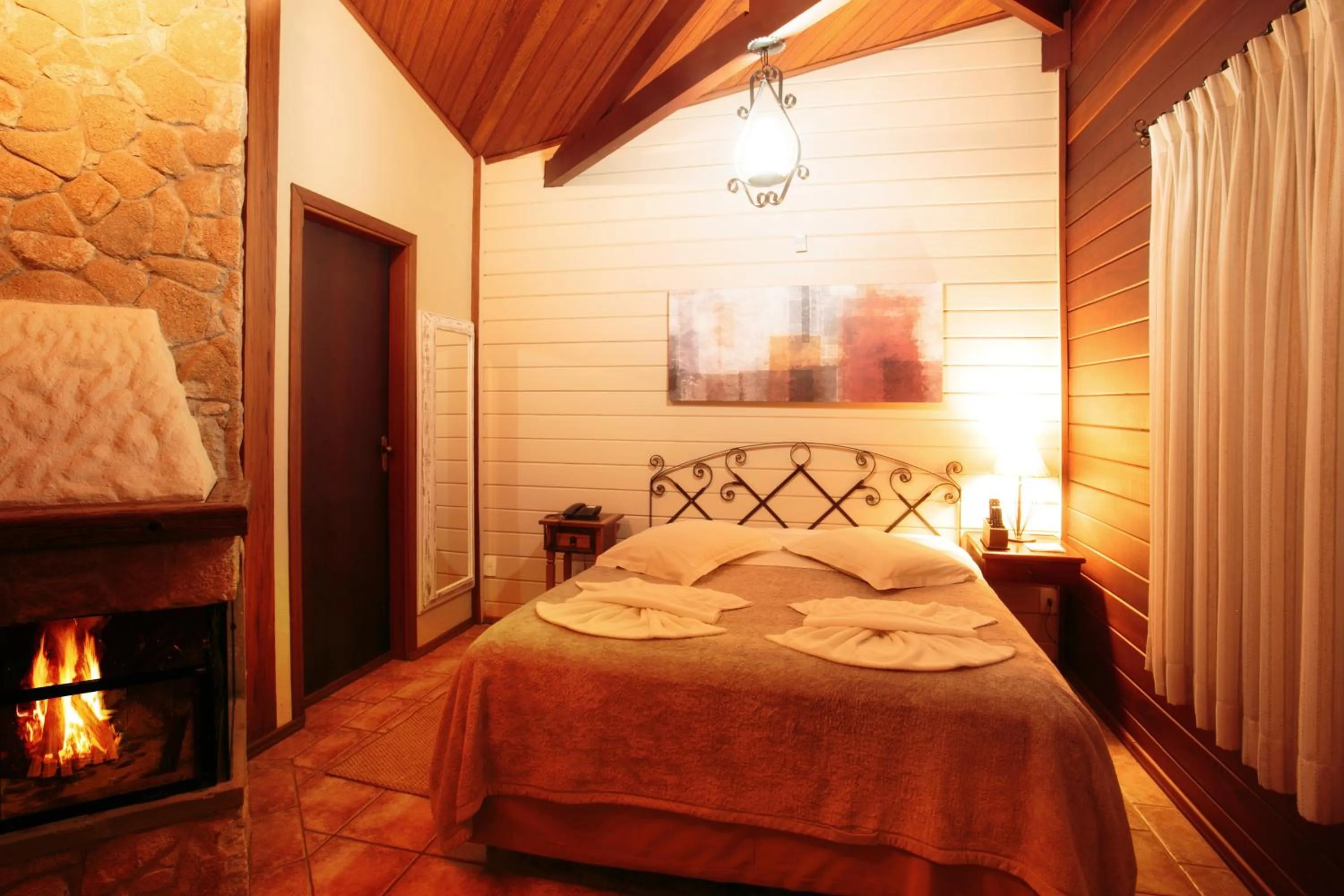 Property building, Bed in Pousada Varanda das Colinas