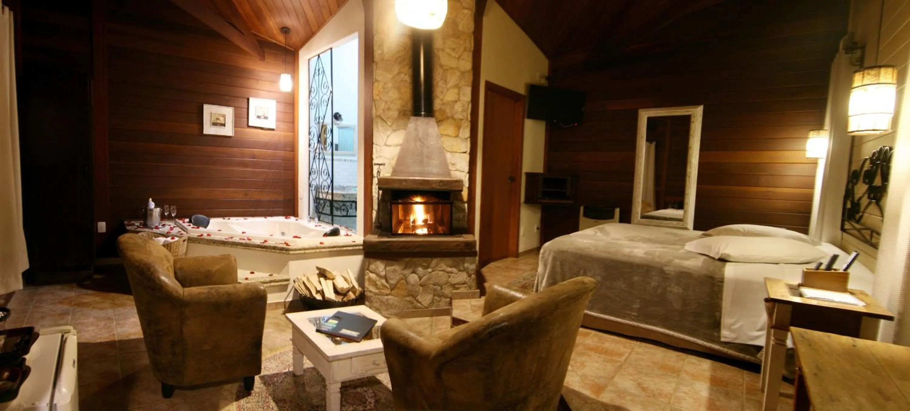 Photo of the whole room, Bed in Pousada Varanda das Colinas