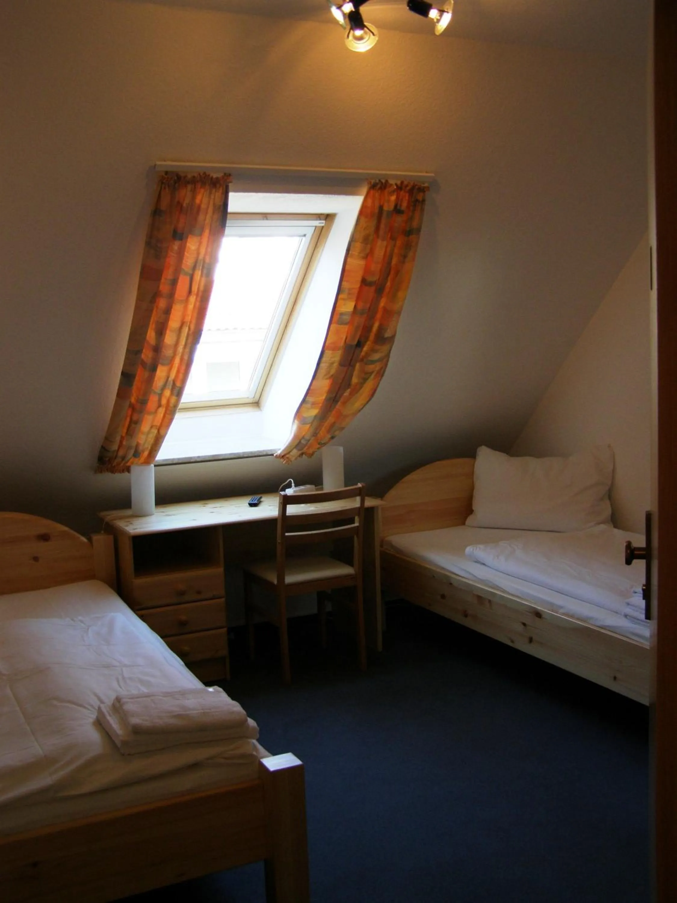Bedroom, Bed in Hotel Alt Vinnhorst