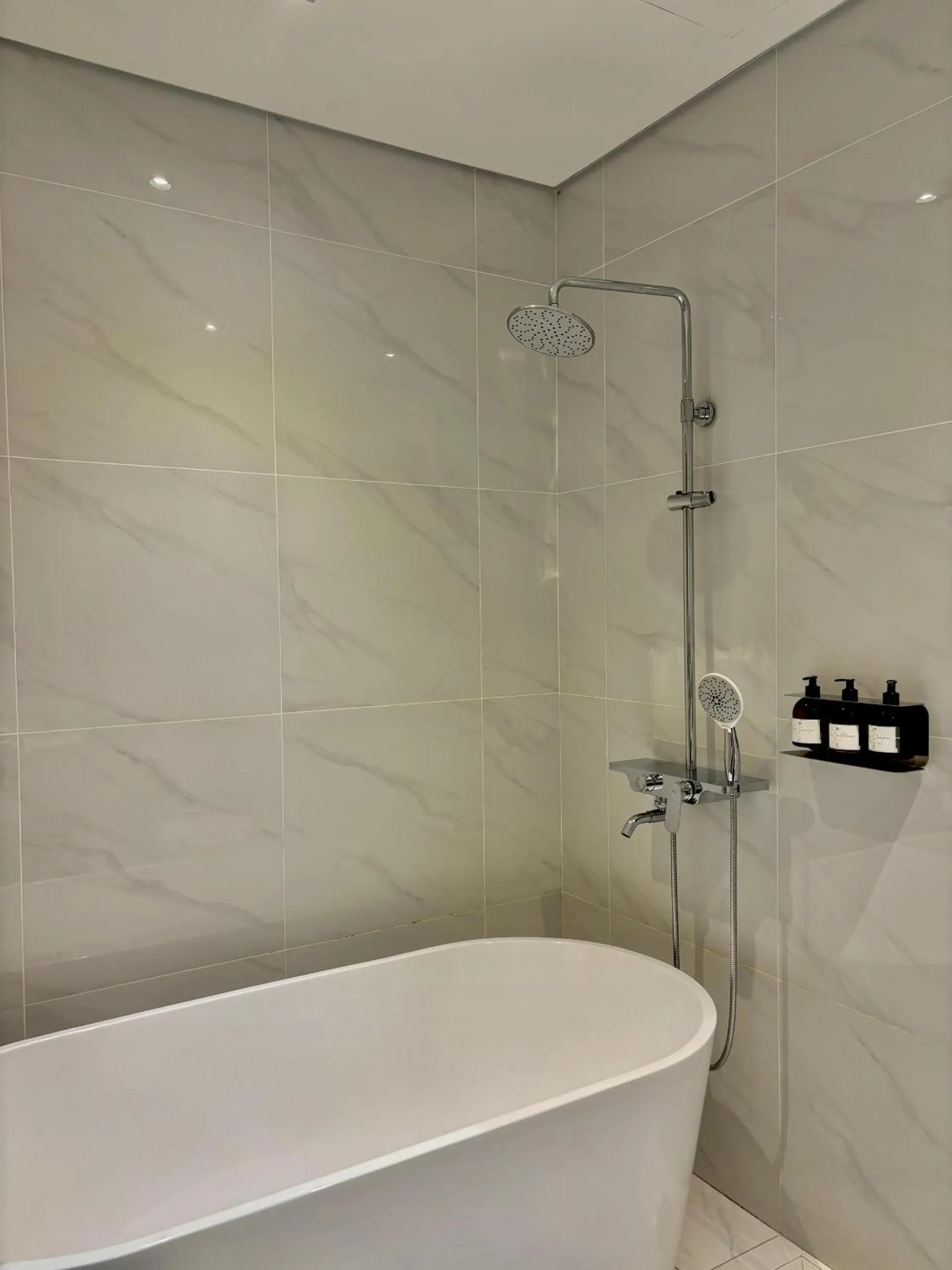 Bath in D ELEGANCE GRAND BANDAR SERI ALAM