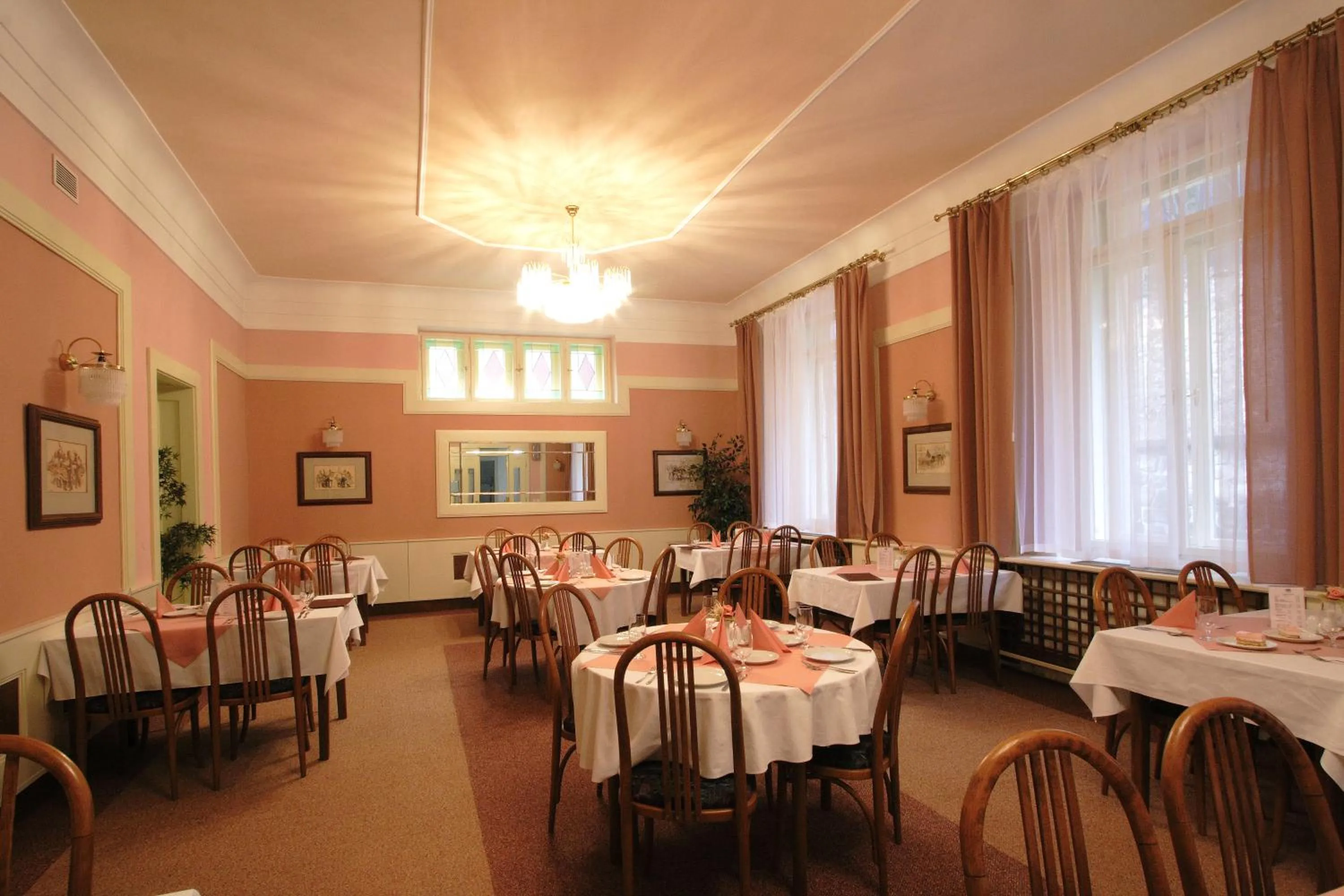 Restaurant/places to eat in Dům Bedřicha Smetany