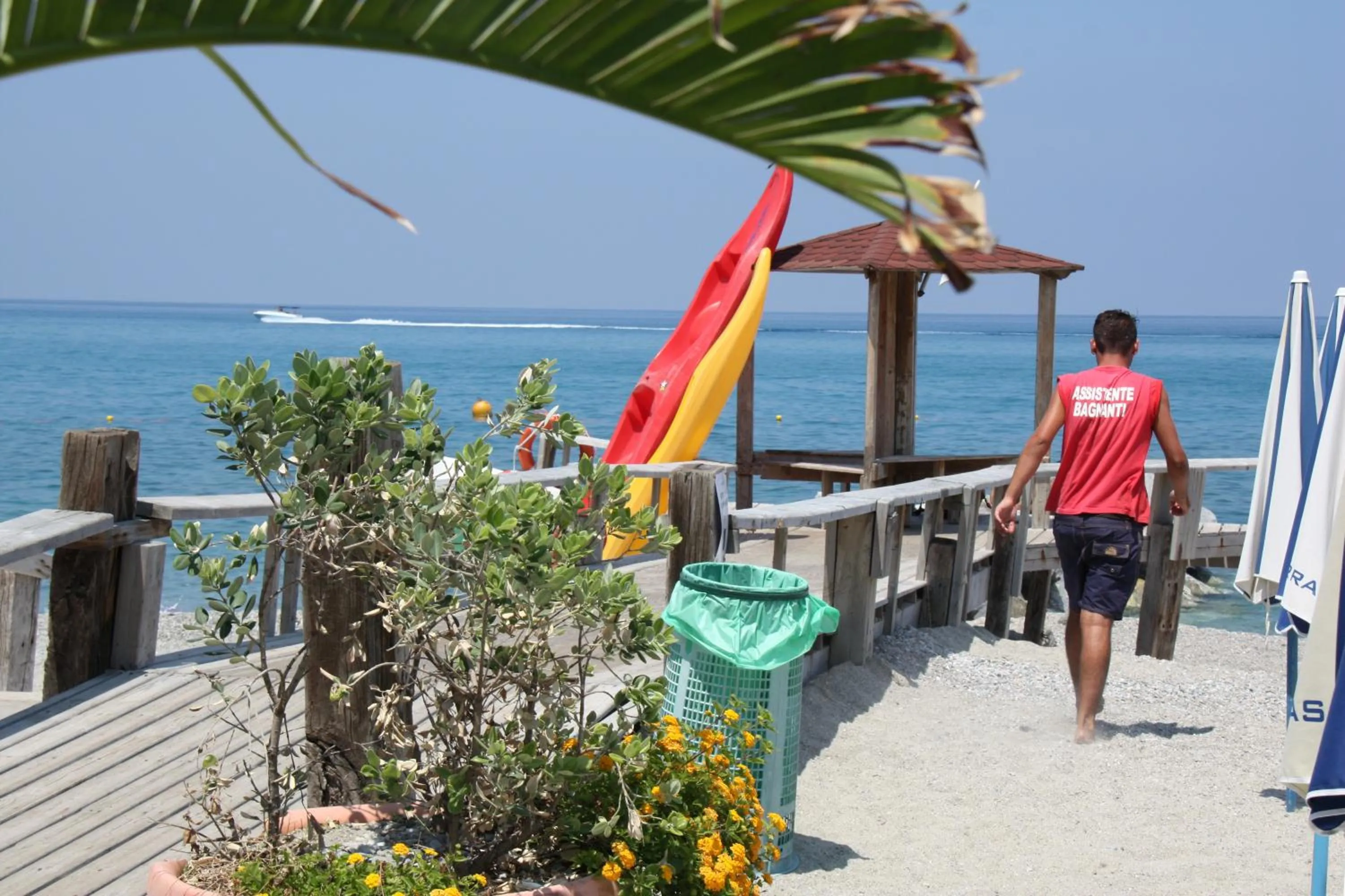 Beach in Three-room apartment a stones throw from the sea