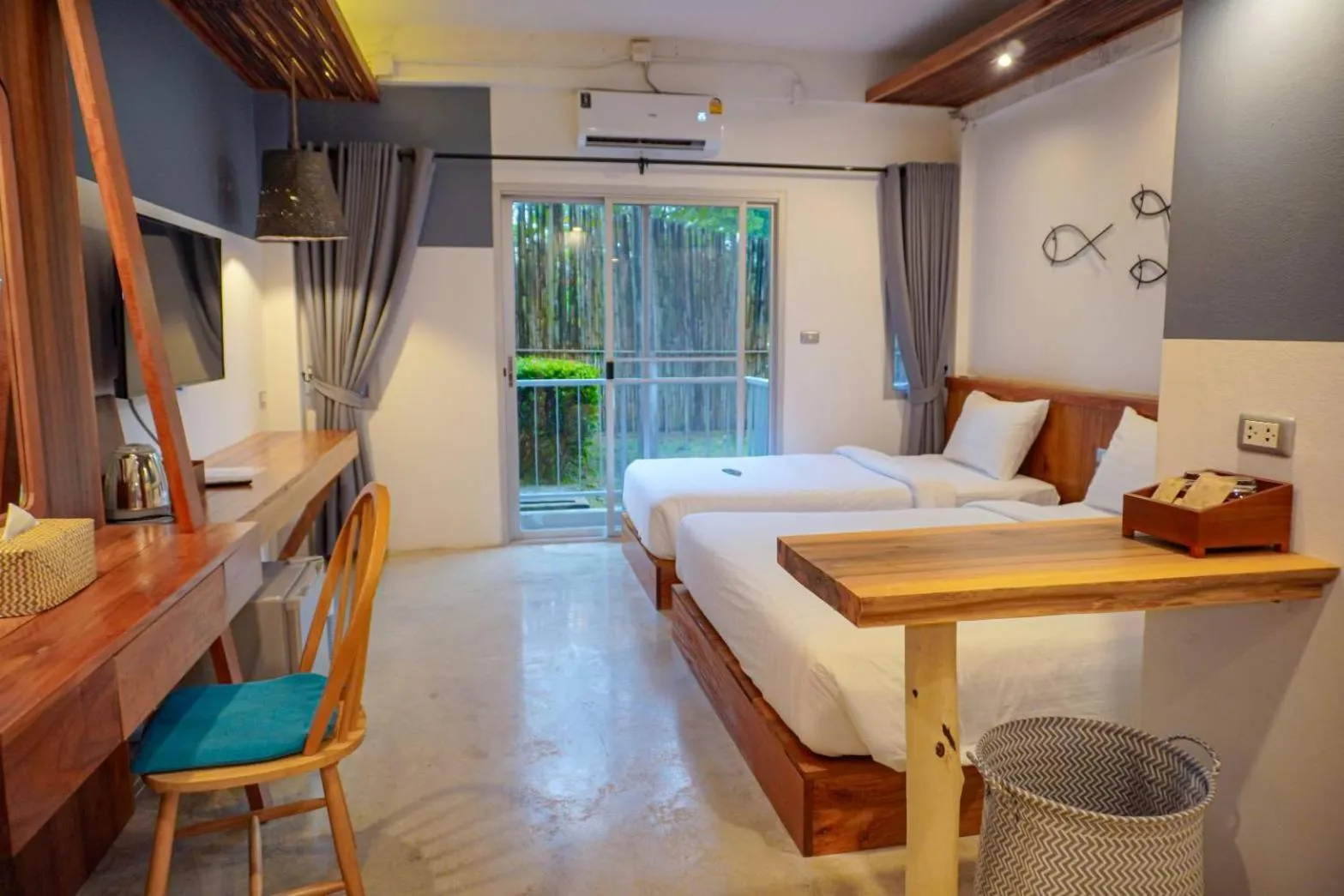 Balcony/Terrace, Bed in Dugong Village-Green Hotel