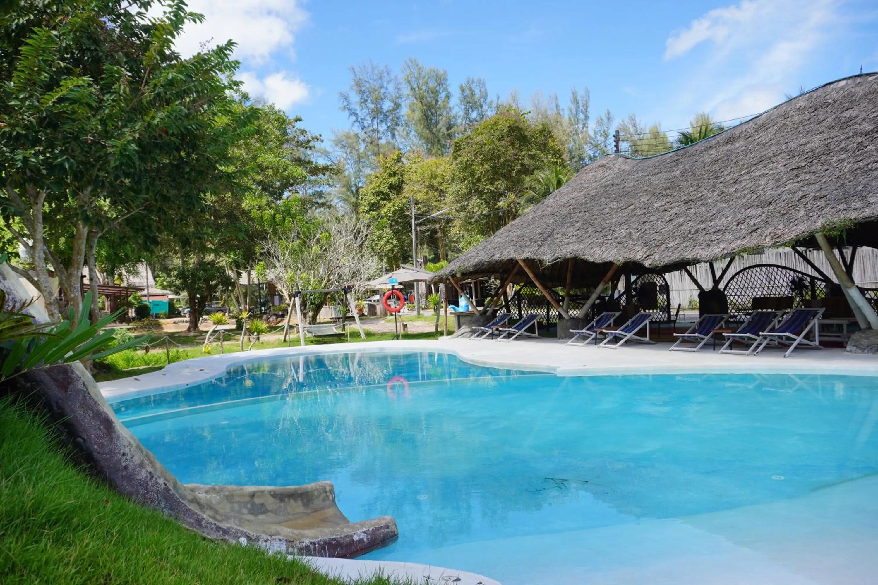 Swimming pool in Dugong Village-Green Hotel