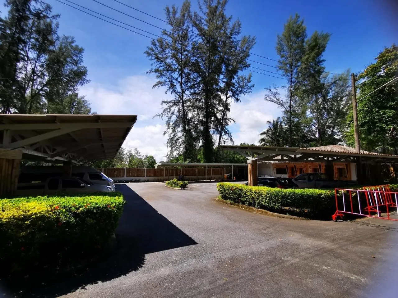 Parking in Dugong Village-Green Hotel