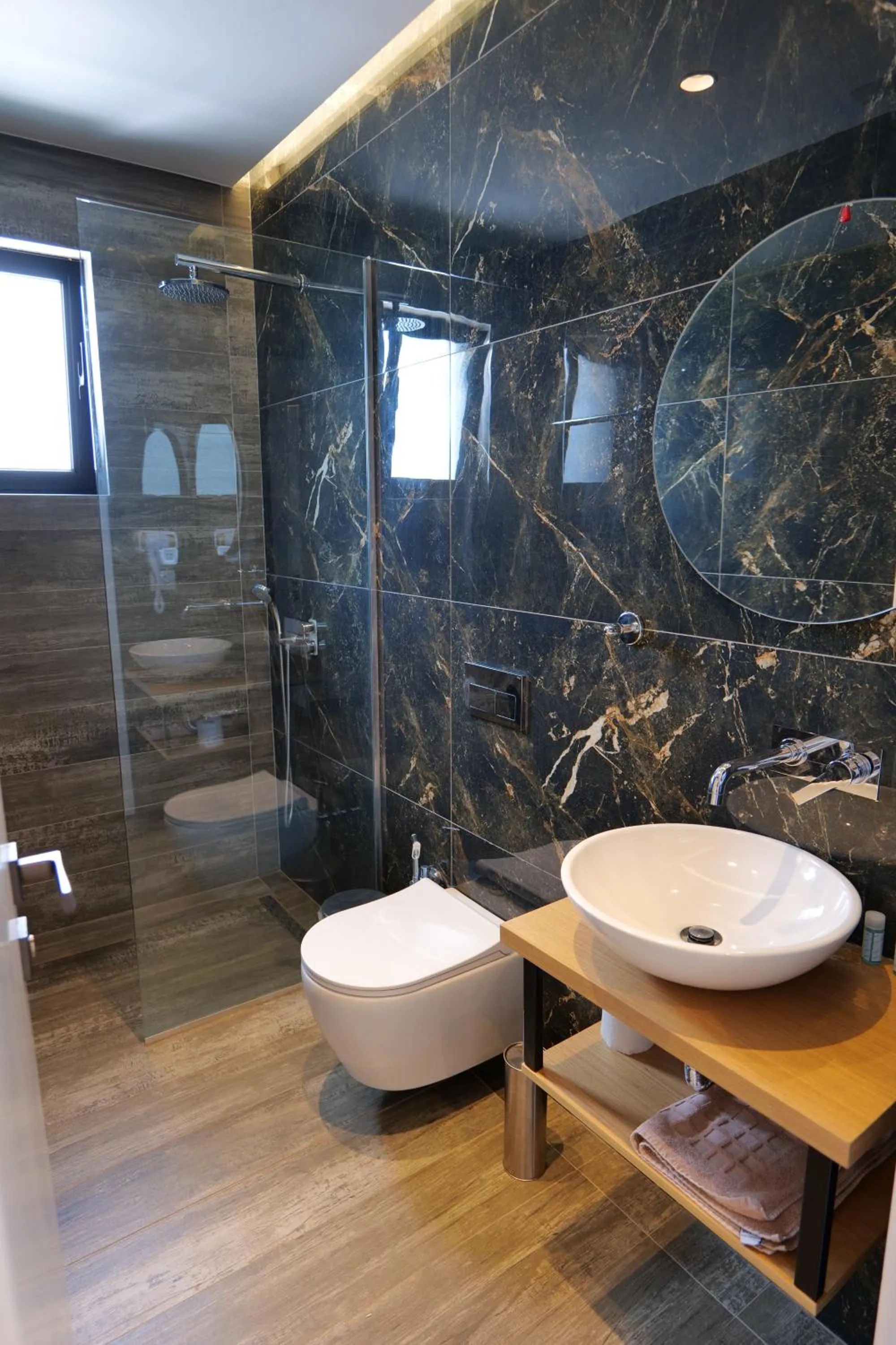 Bathroom in Hotel Alexander