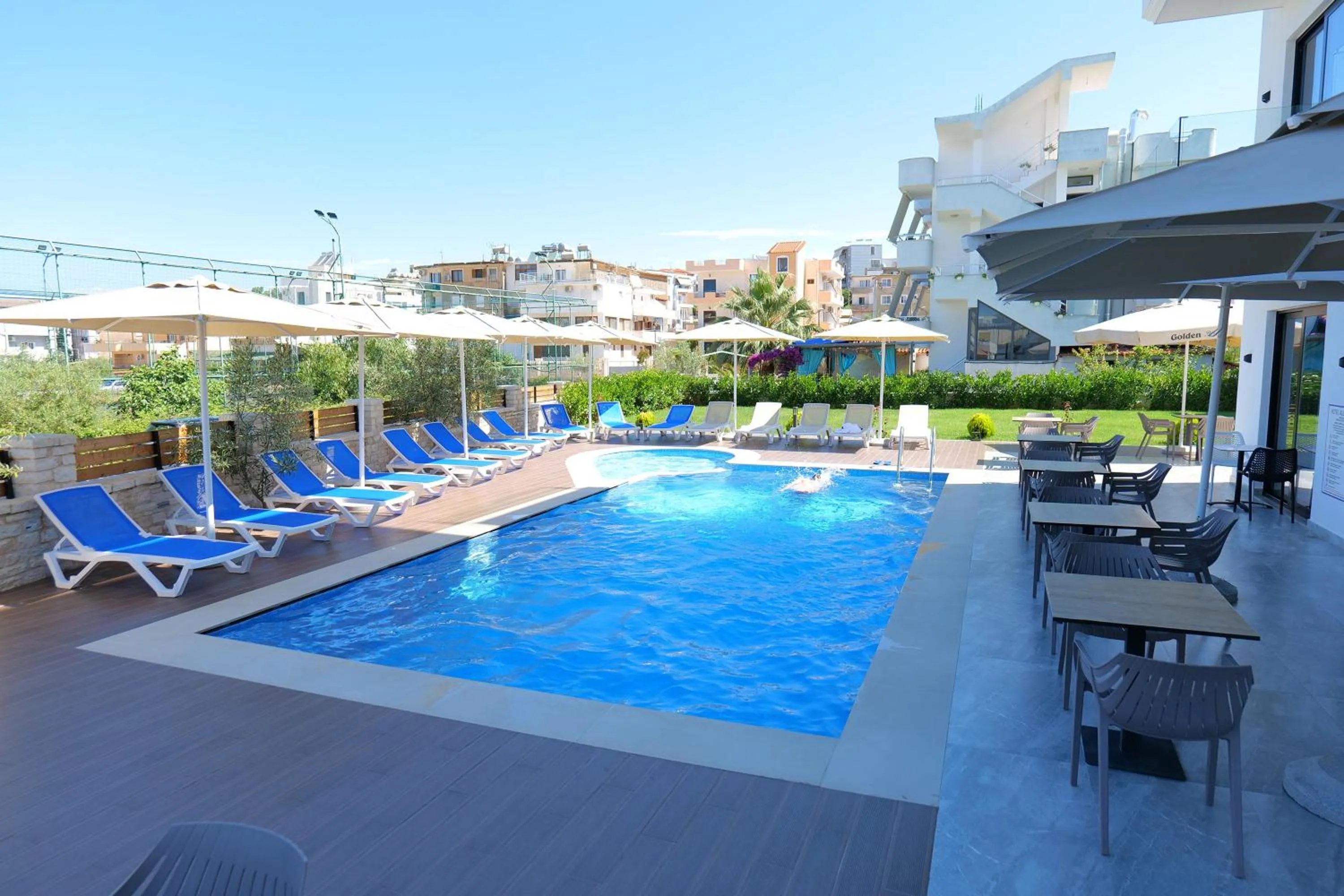 Swimming pool in Hotel Alexander