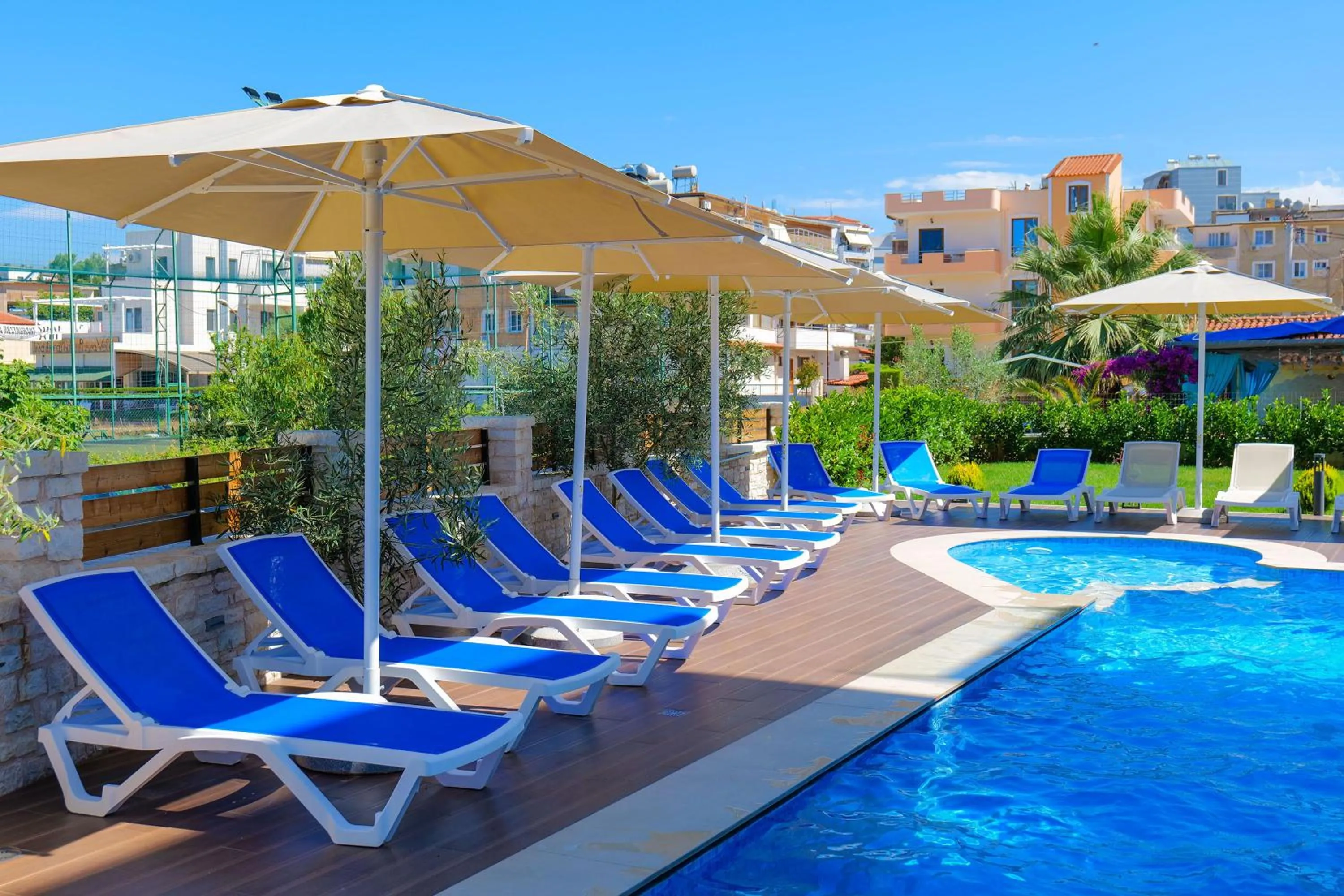 Swimming pool in Hotel Alexander