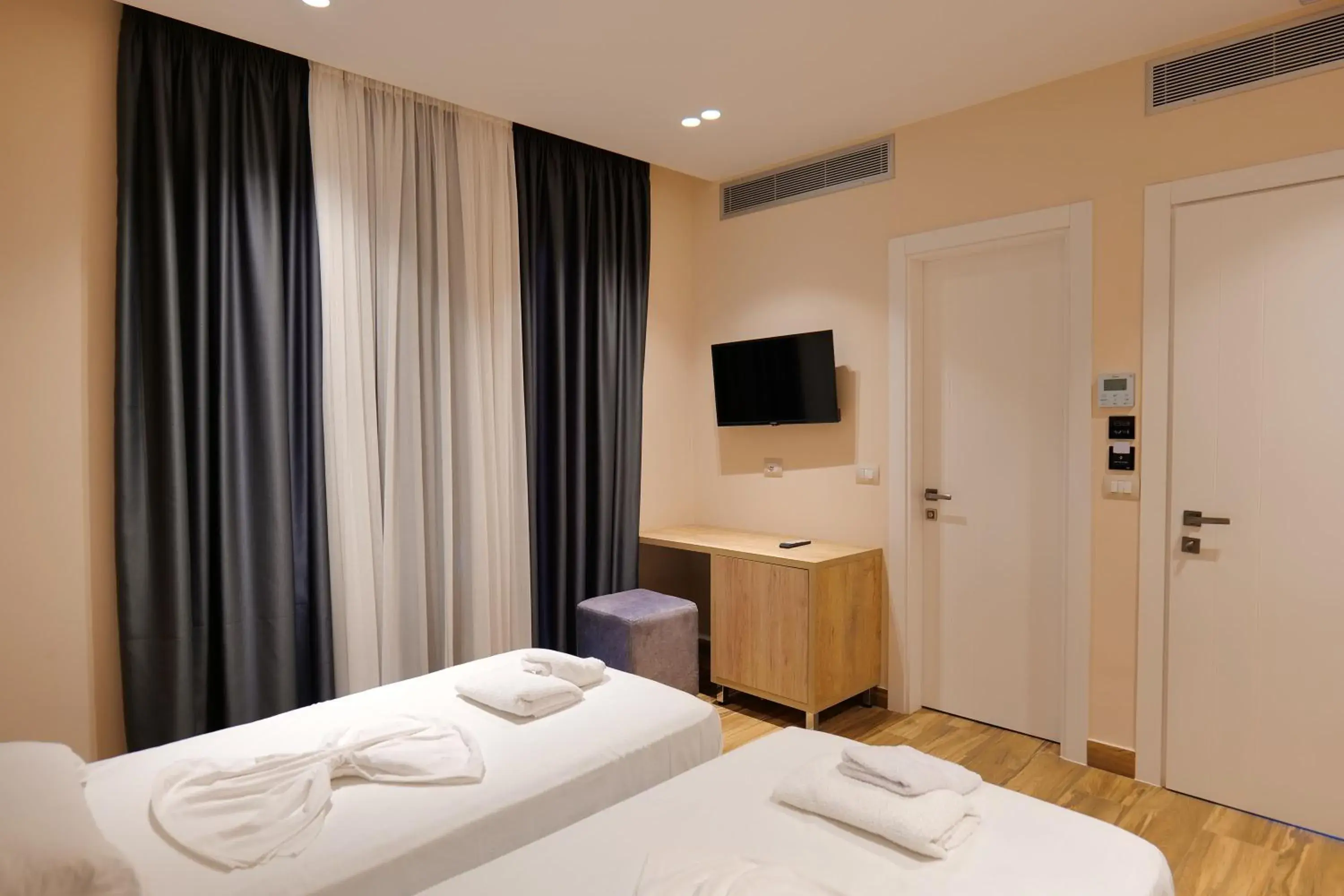 Double or Twin Room Ground Floor in Hotel Alexander Double or Twin Room Ground Floor in Hotel Alexander