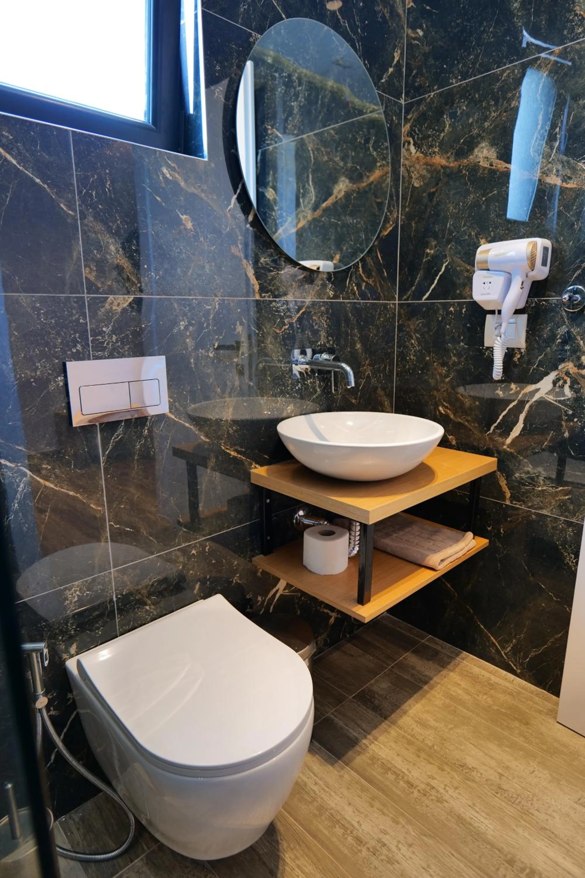 Bathroom in Hotel Alexander