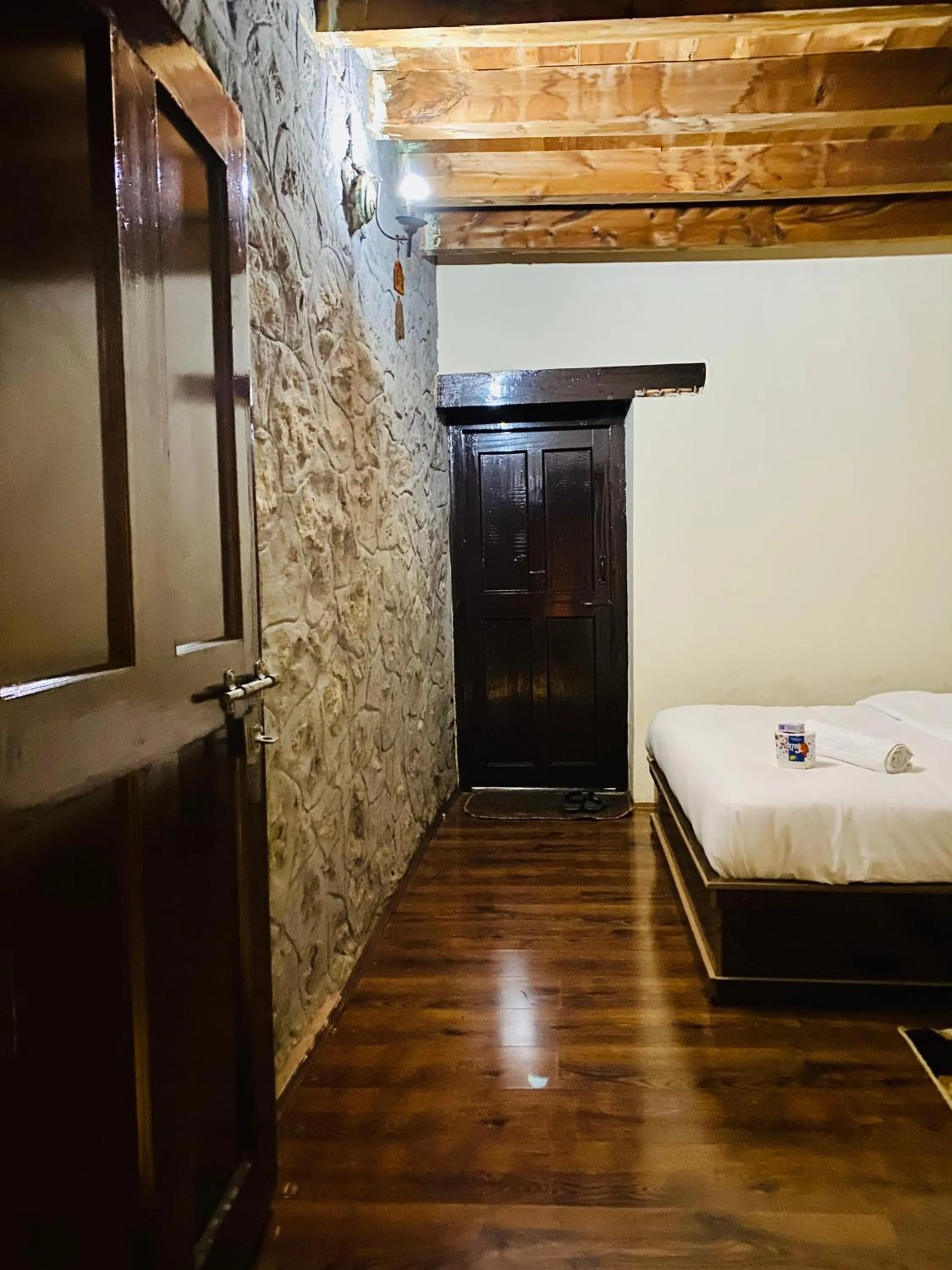 Deluxe Queen Room - single occupancy in Old Hunza inn