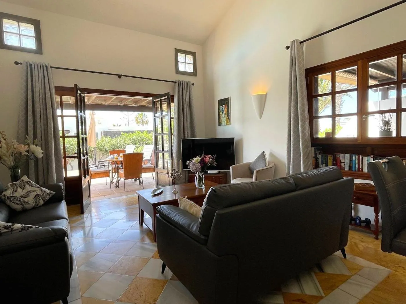 Living room in Villa Casa Karoline with a sunny terrace, heated pool, comfort and privacy in a quiet neighborhood