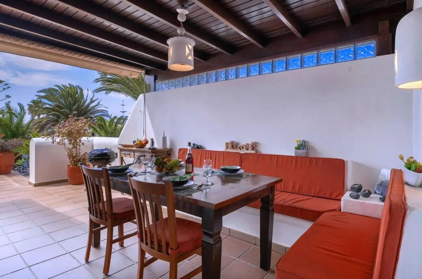 Dining area in Villa Casa Karoline with a sunny terrace, heated pool, comfort and privacy in a quiet neighborhood