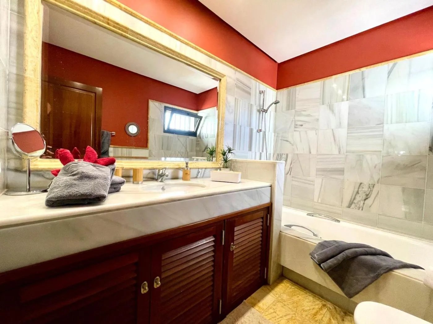Bathroom in Villa Casa Karoline with a sunny terrace, heated pool, comfort and privacy in a quiet neighborhood