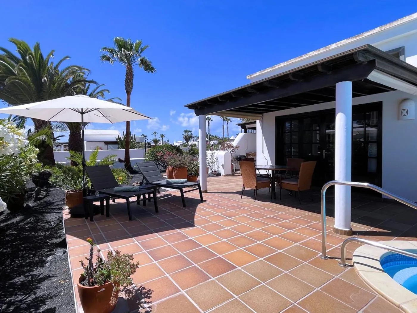 Property building in Villa Casa Karoline with a sunny terrace, heated pool, comfort and privacy in a quiet neighborhood