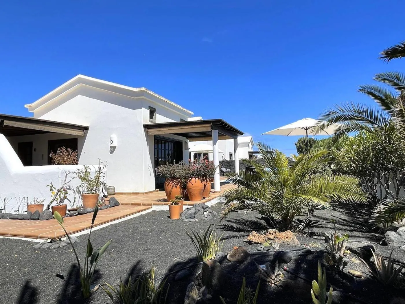Property building in Villa Casa Karoline with a sunny terrace, heated pool, comfort and privacy in a quiet neighborhood
