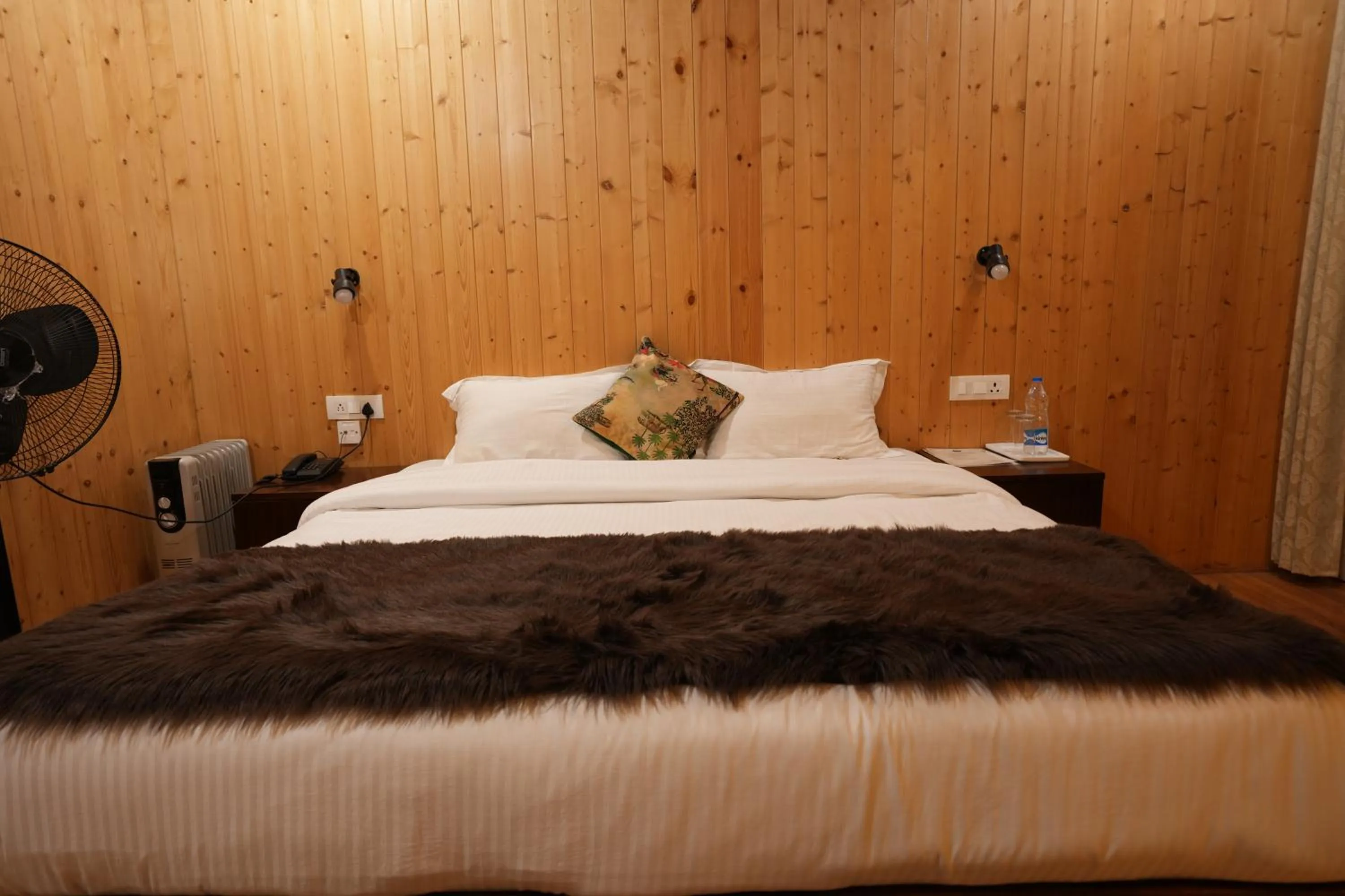 Bed in THEHIMALAYANLIVING WHISTLING PINES