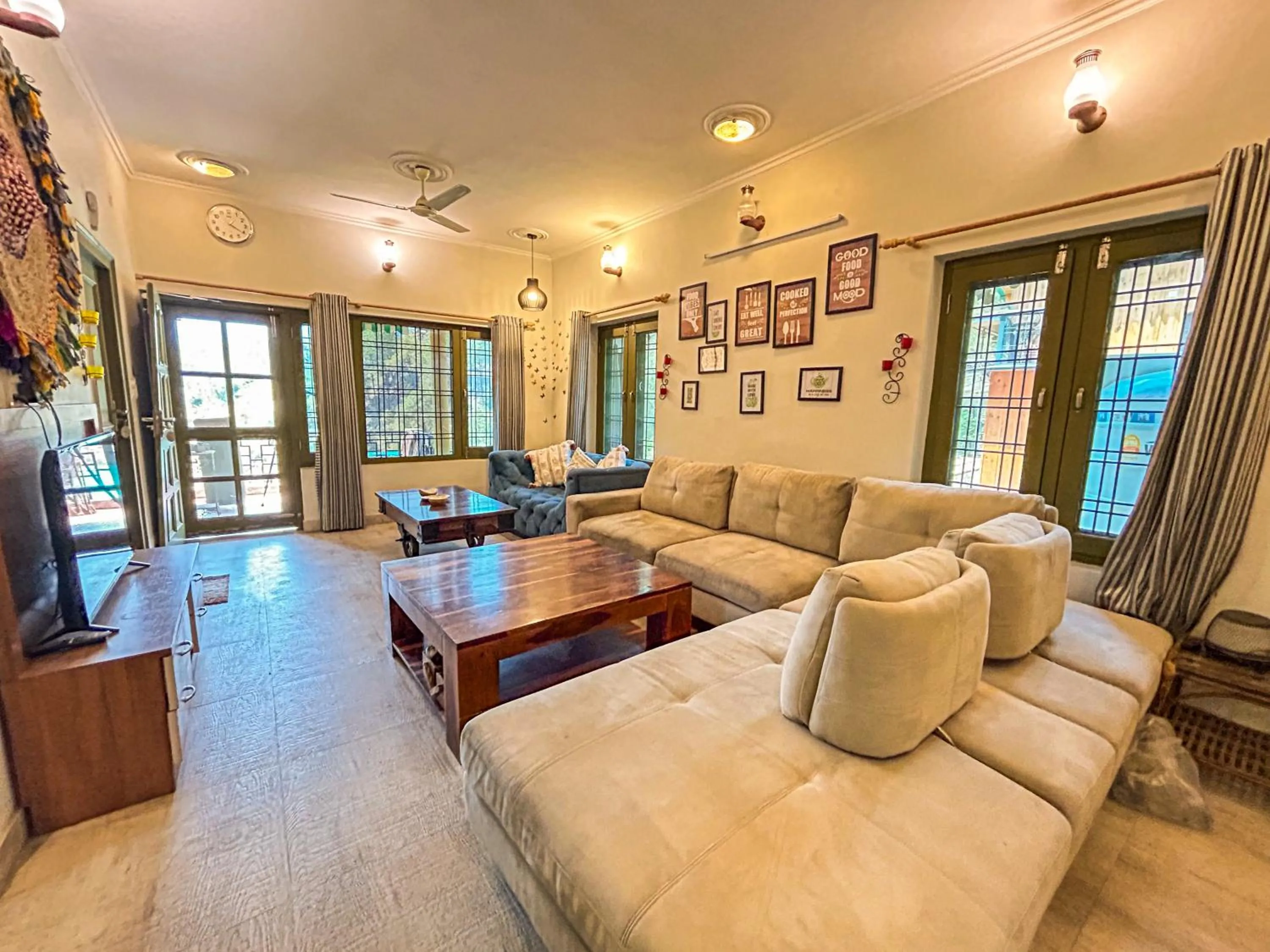 Living room in THEHIMALAYANLIVING WHISTLING PINES