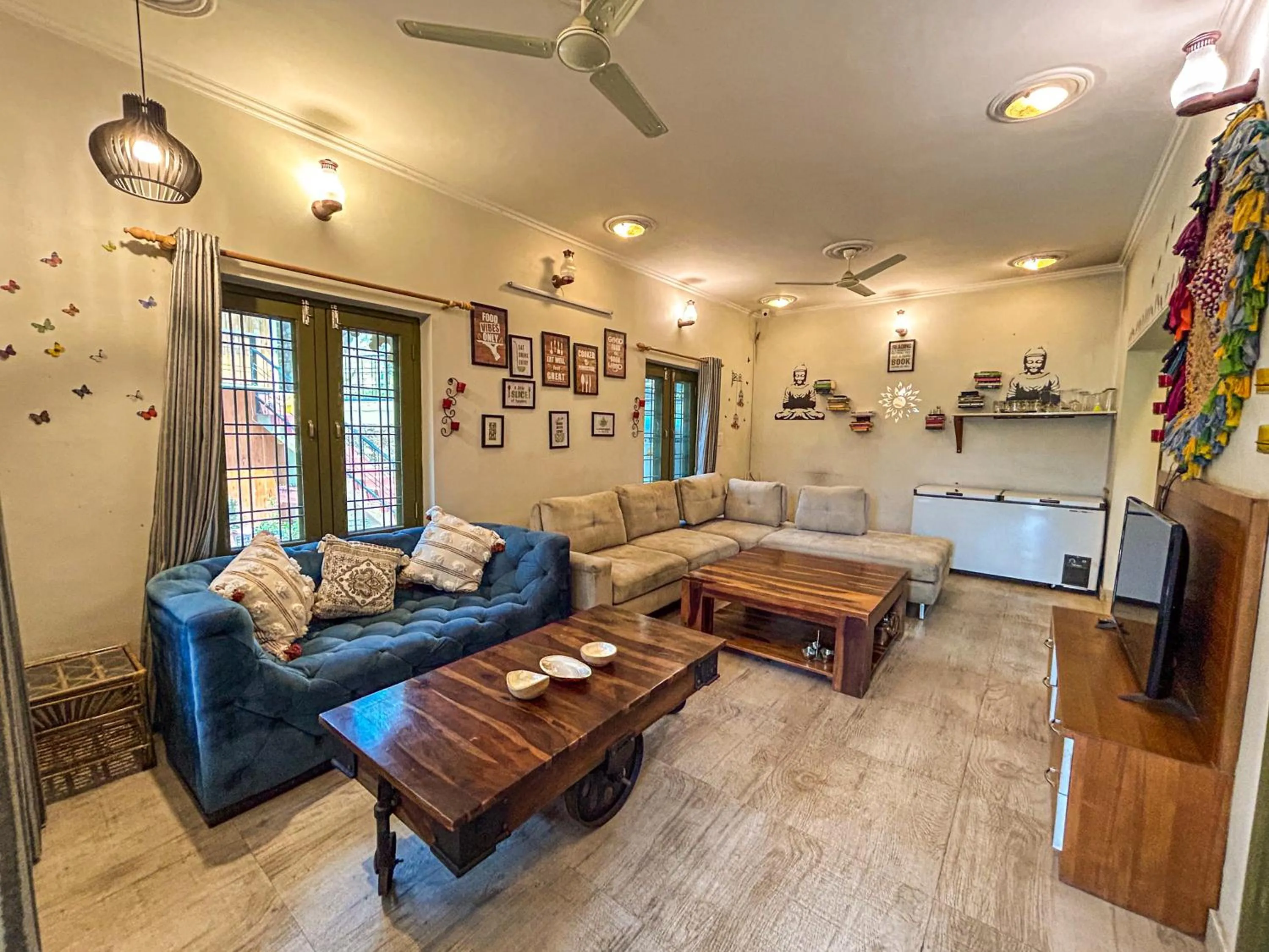 Living room in THEHIMALAYANLIVING WHISTLING PINES