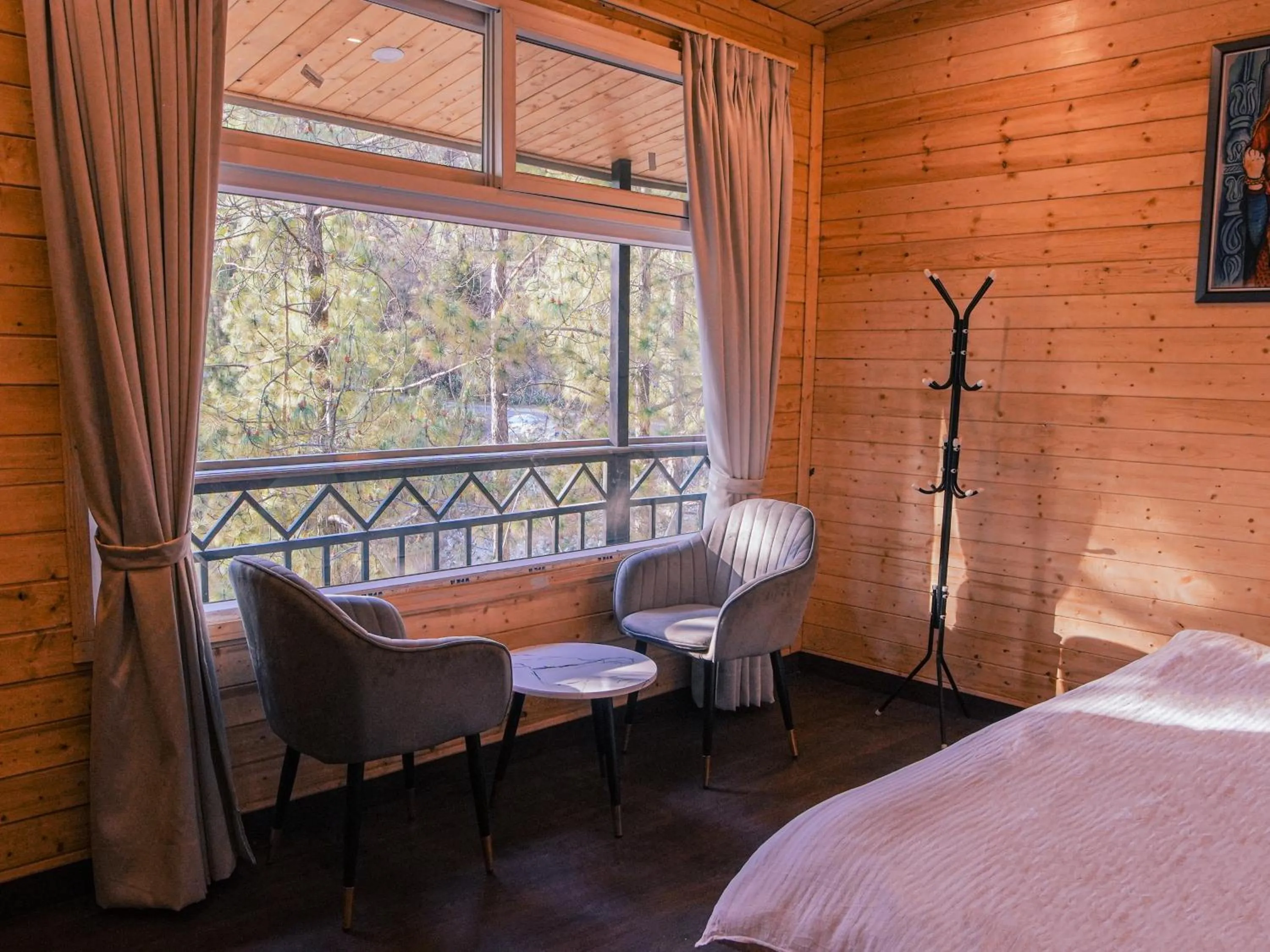 Living room, Bed in THEHIMALAYANLIVING WHISTLING PINES