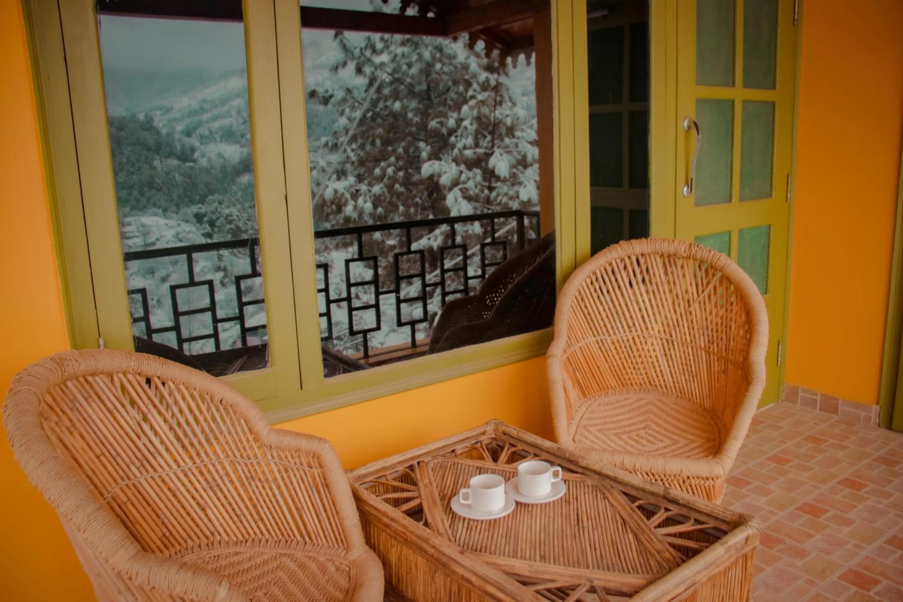 Living room in THEHIMALAYANLIVING WHISTLING PINES