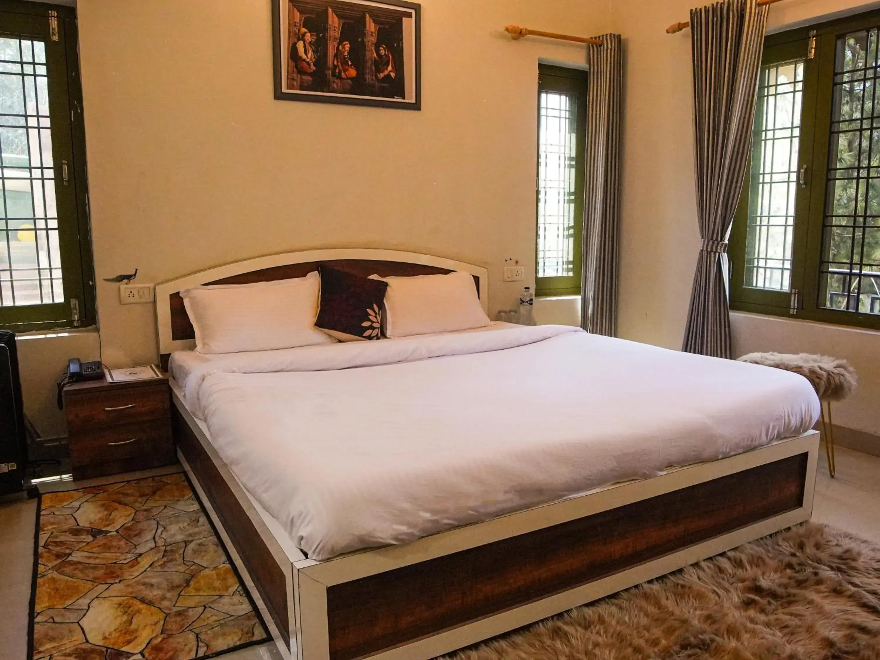 Deluxe Double Room in THEHIMALAYANLIVING WHISTLING PINES Deluxe Double Room in THEHIMALAYANLIVING WHISTLING PINES