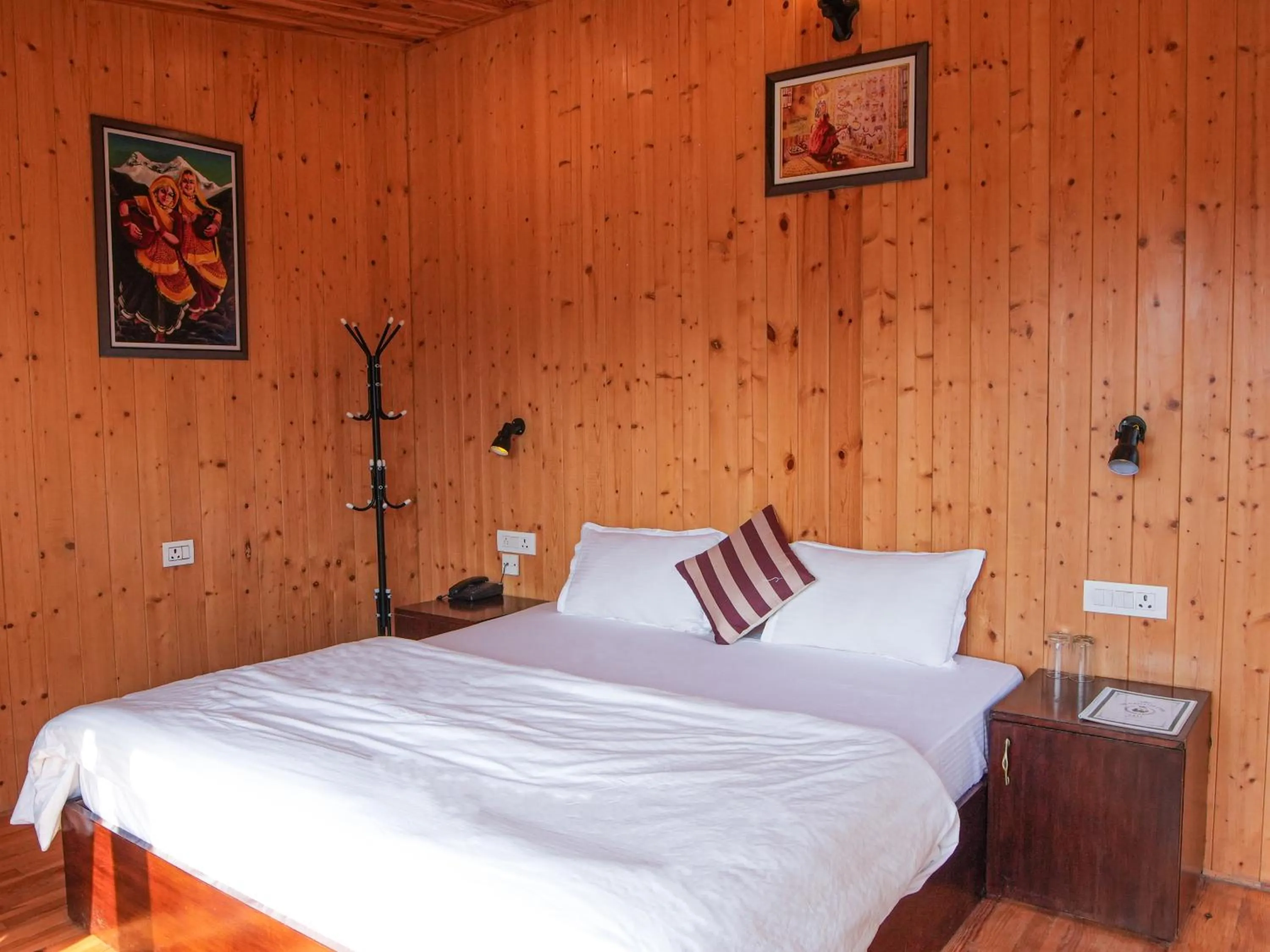 Bed in THEHIMALAYANLIVING WHISTLING PINES
