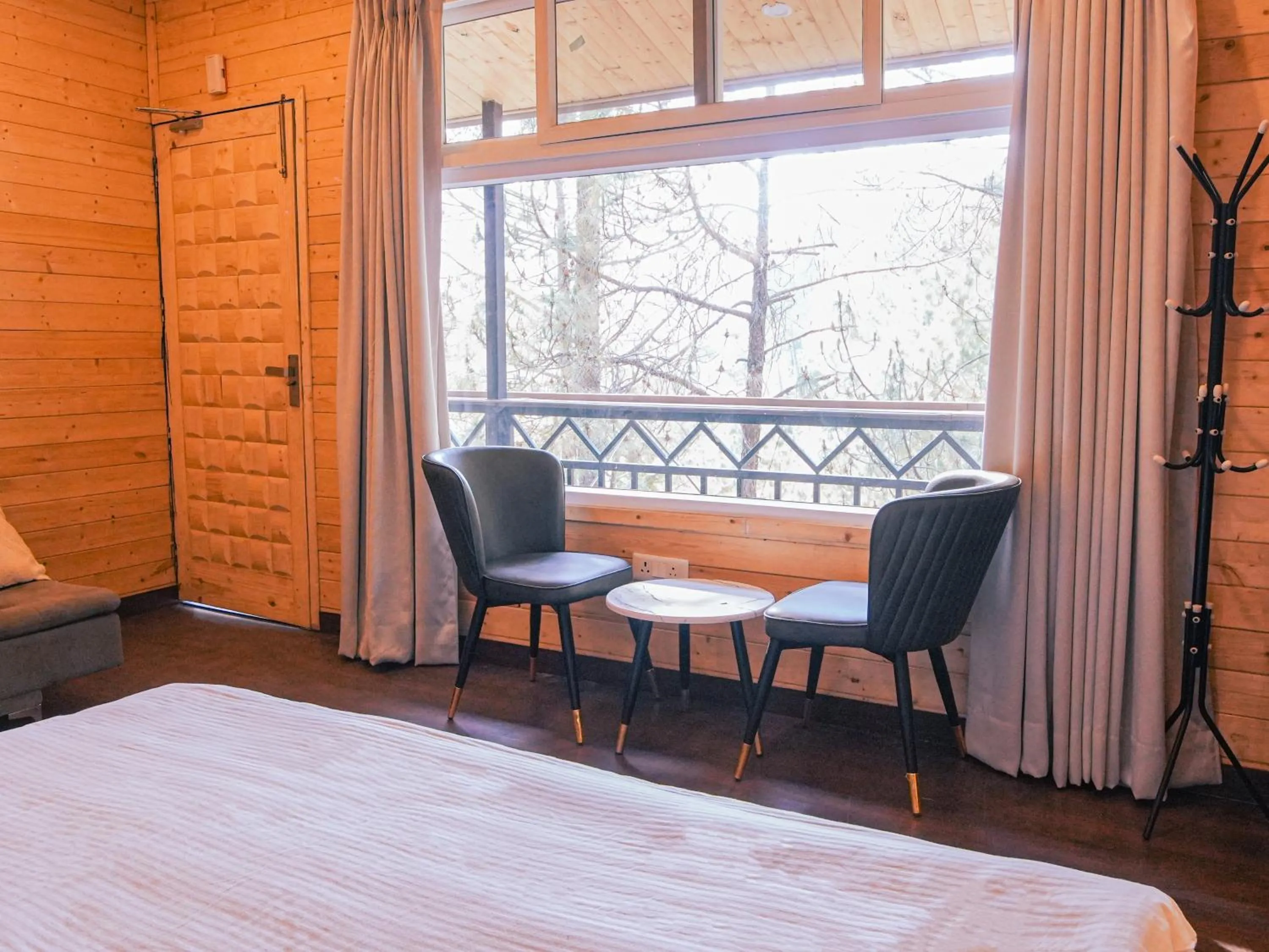 Living room, Bed in THEHIMALAYANLIVING WHISTLING PINES