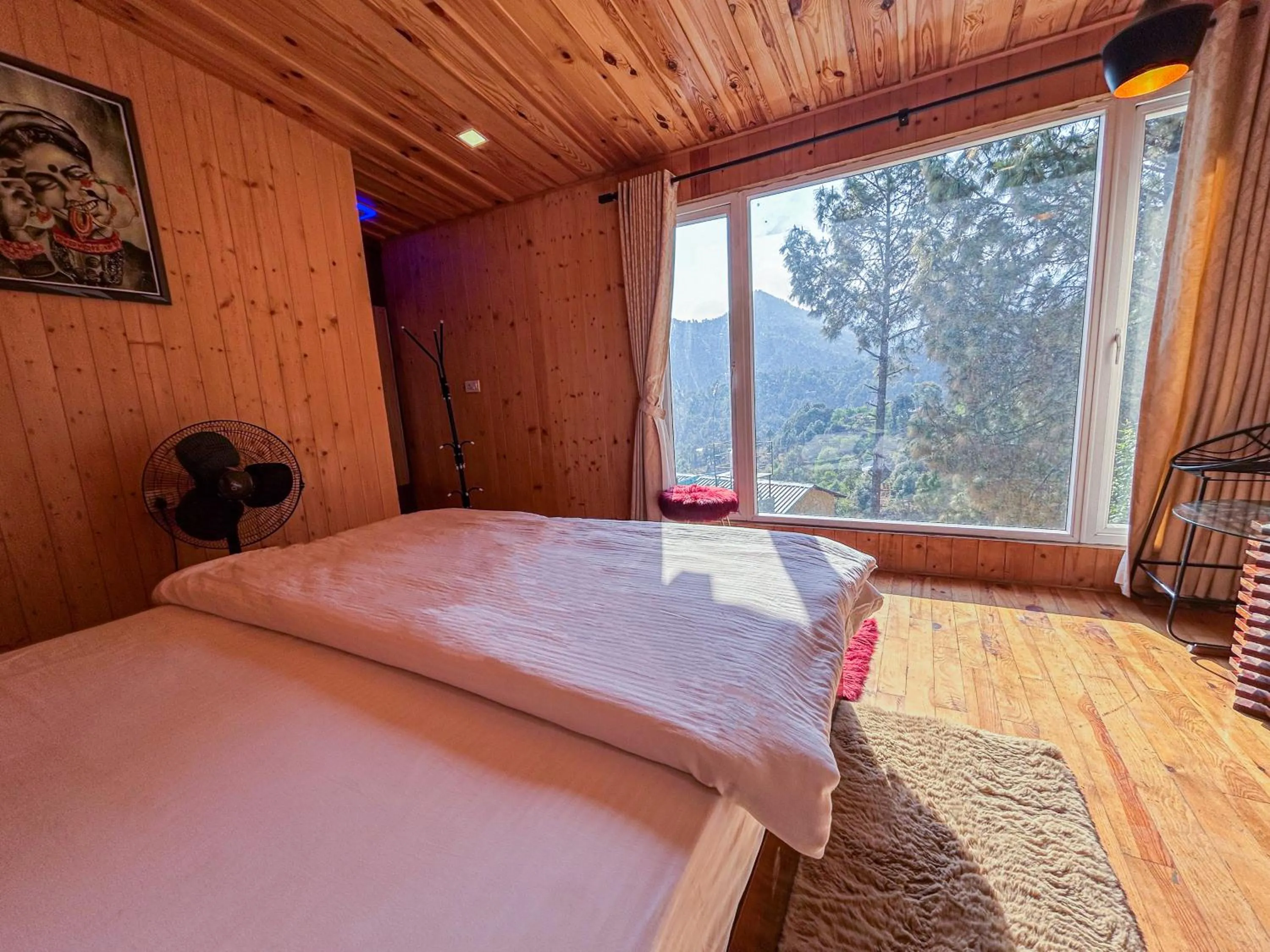 Living room, Bed in THEHIMALAYANLIVING WHISTLING PINES