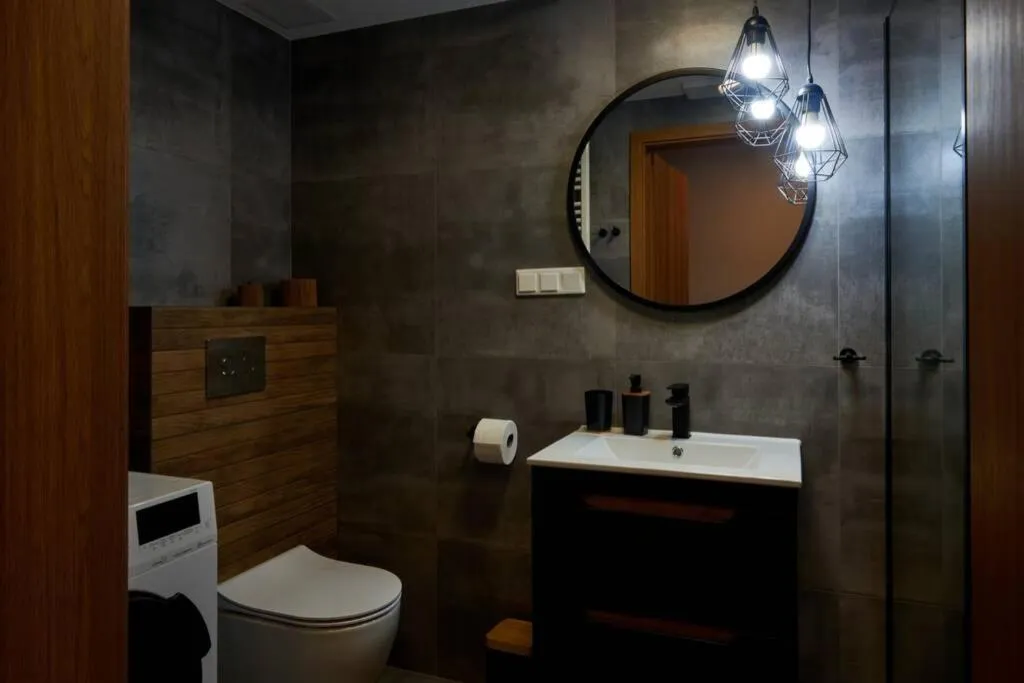 Bathroom in EASY RENT Apartments - Crystal, Centrum Free Parking 24h Check-in