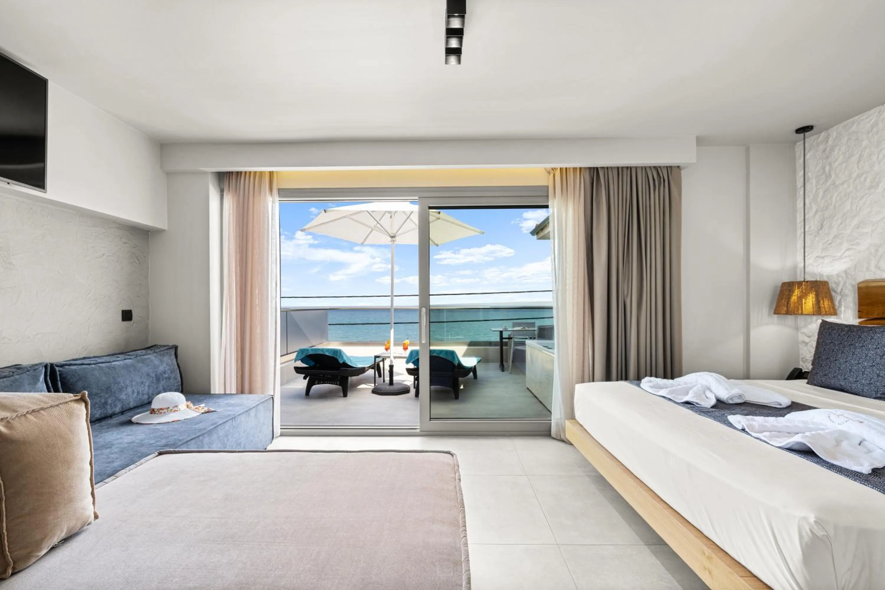 Living room, Bed in Emily's Luxury Suites