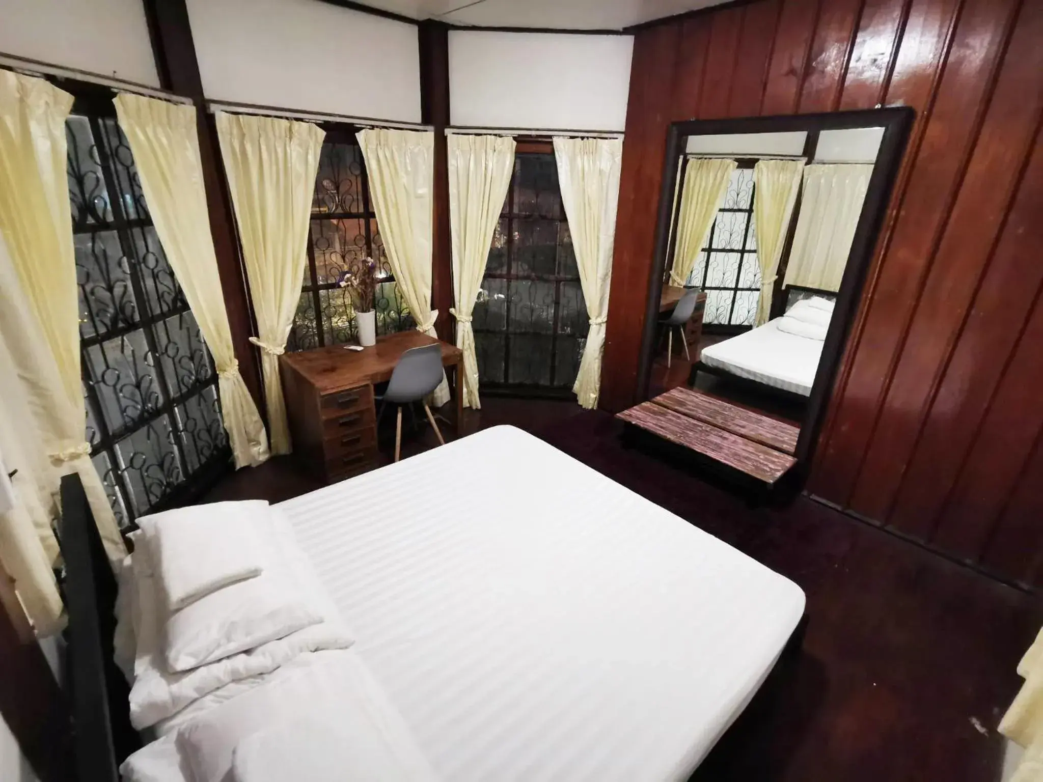 Deluxe Room (2 Adults + 1 Child) in ATOM Poshtel Deluxe Room (2 Adults + 1 Child) in ATOM Poshtel