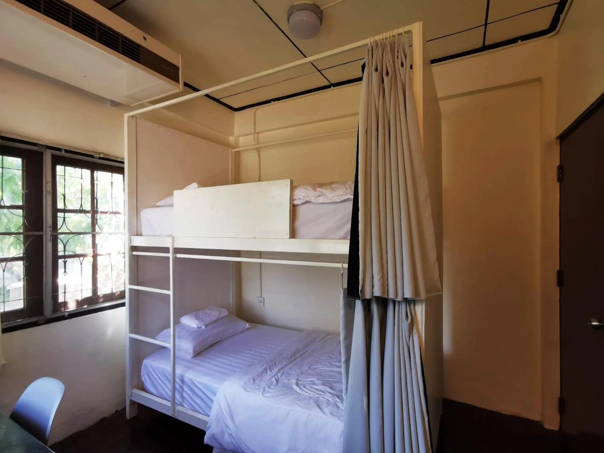 bunk bed in ATOM Poshtel