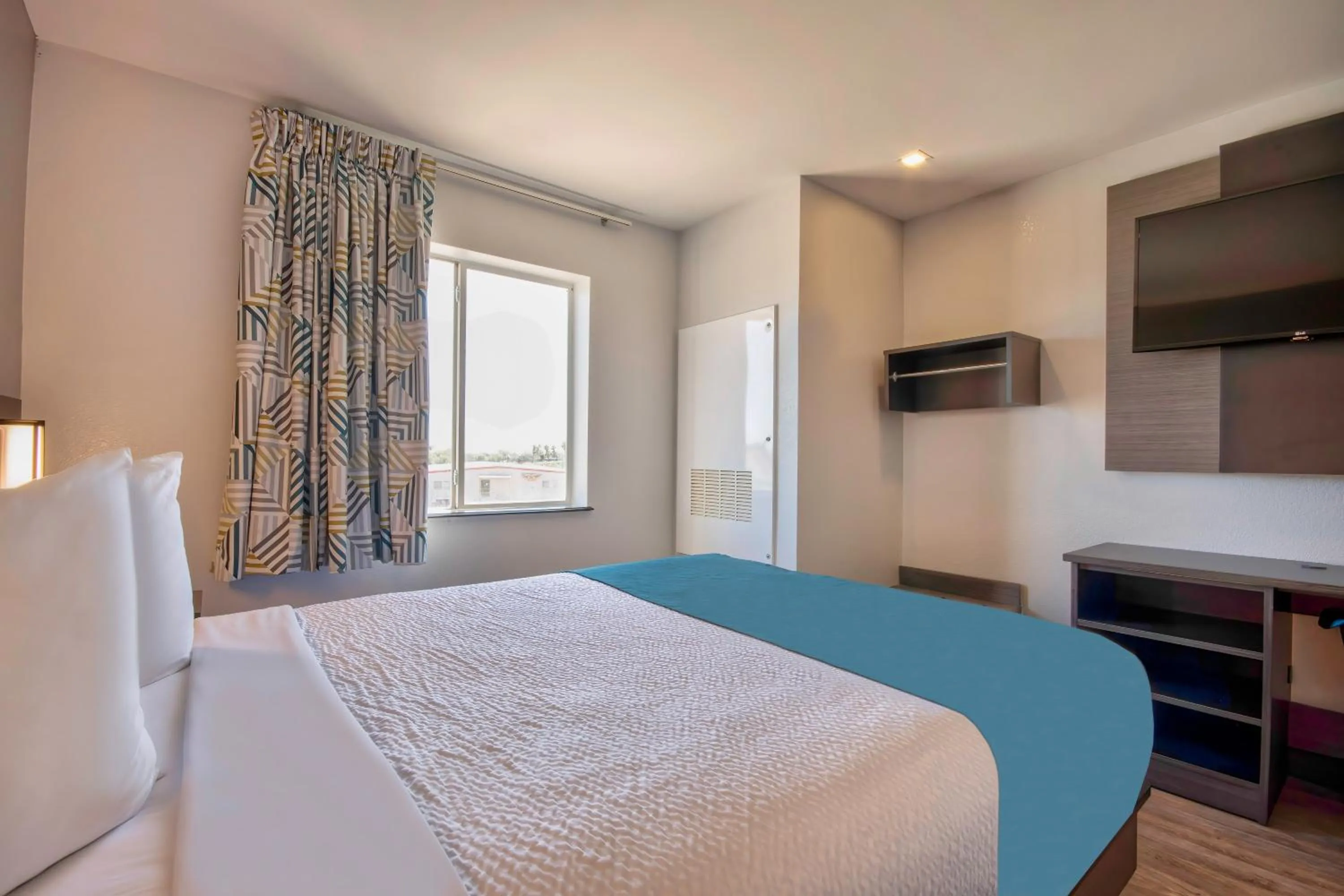 Bedroom, Bed in Motel 6-Harlingen, TX