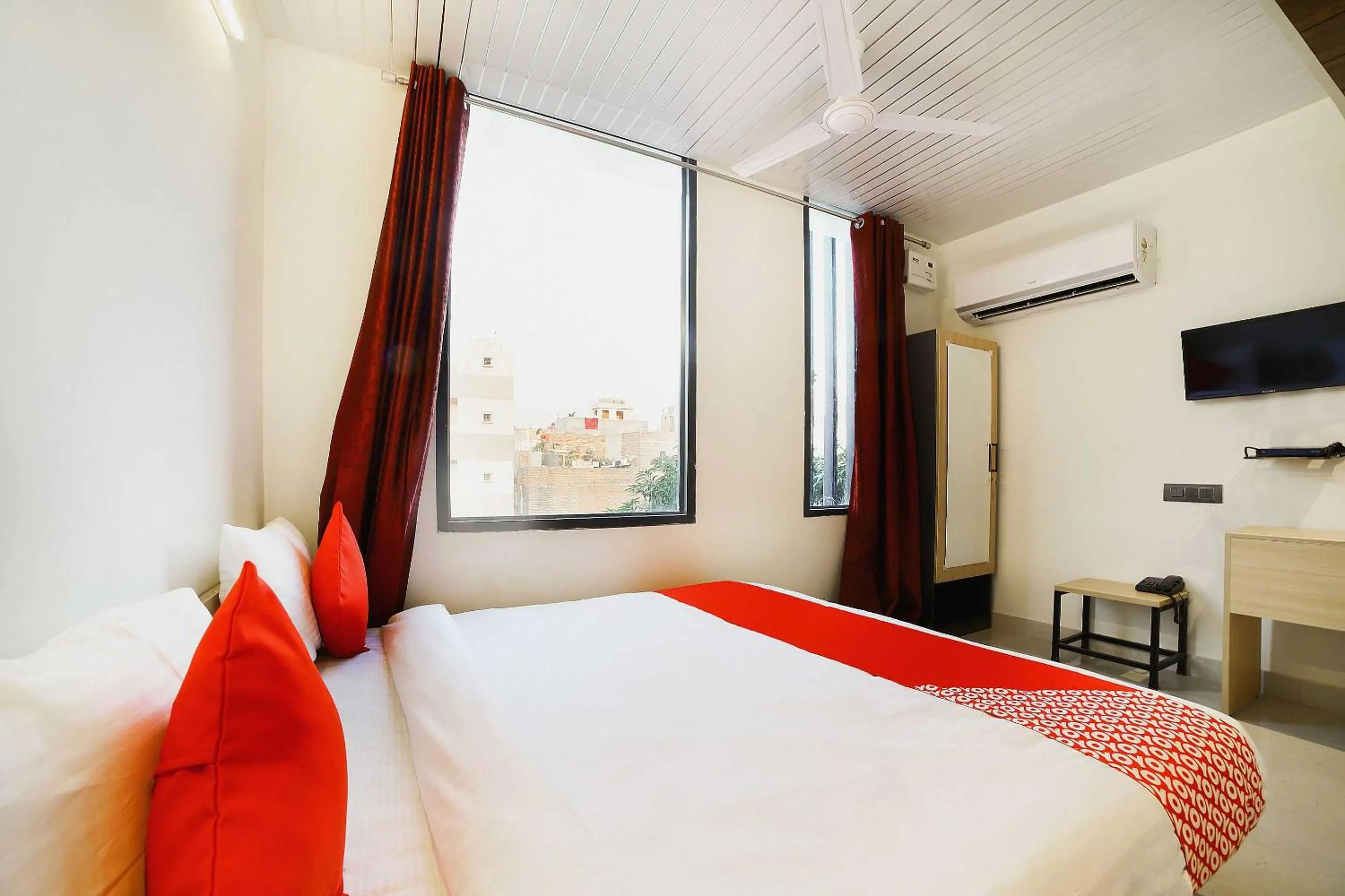 Bedroom, Bed in Hotel O Ashirwad home Near Pitampura