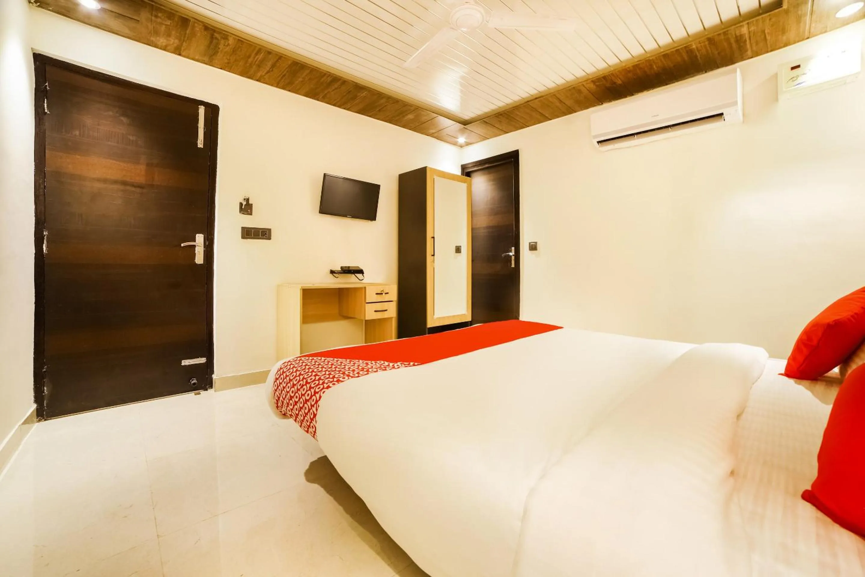 Bedroom, Bed in Hotel O Ashirwad home Near Pitampura