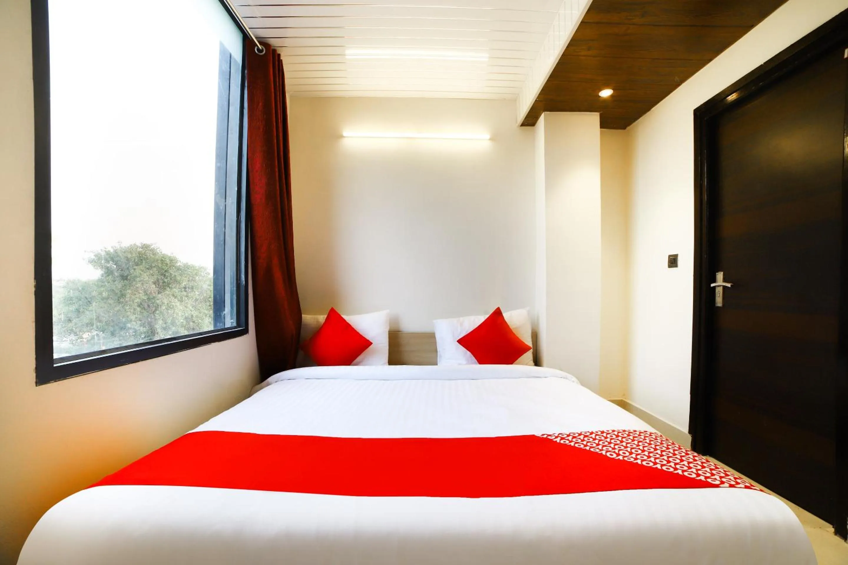 Bedroom, Bed in Hotel O Ashirwad home Near Pitampura