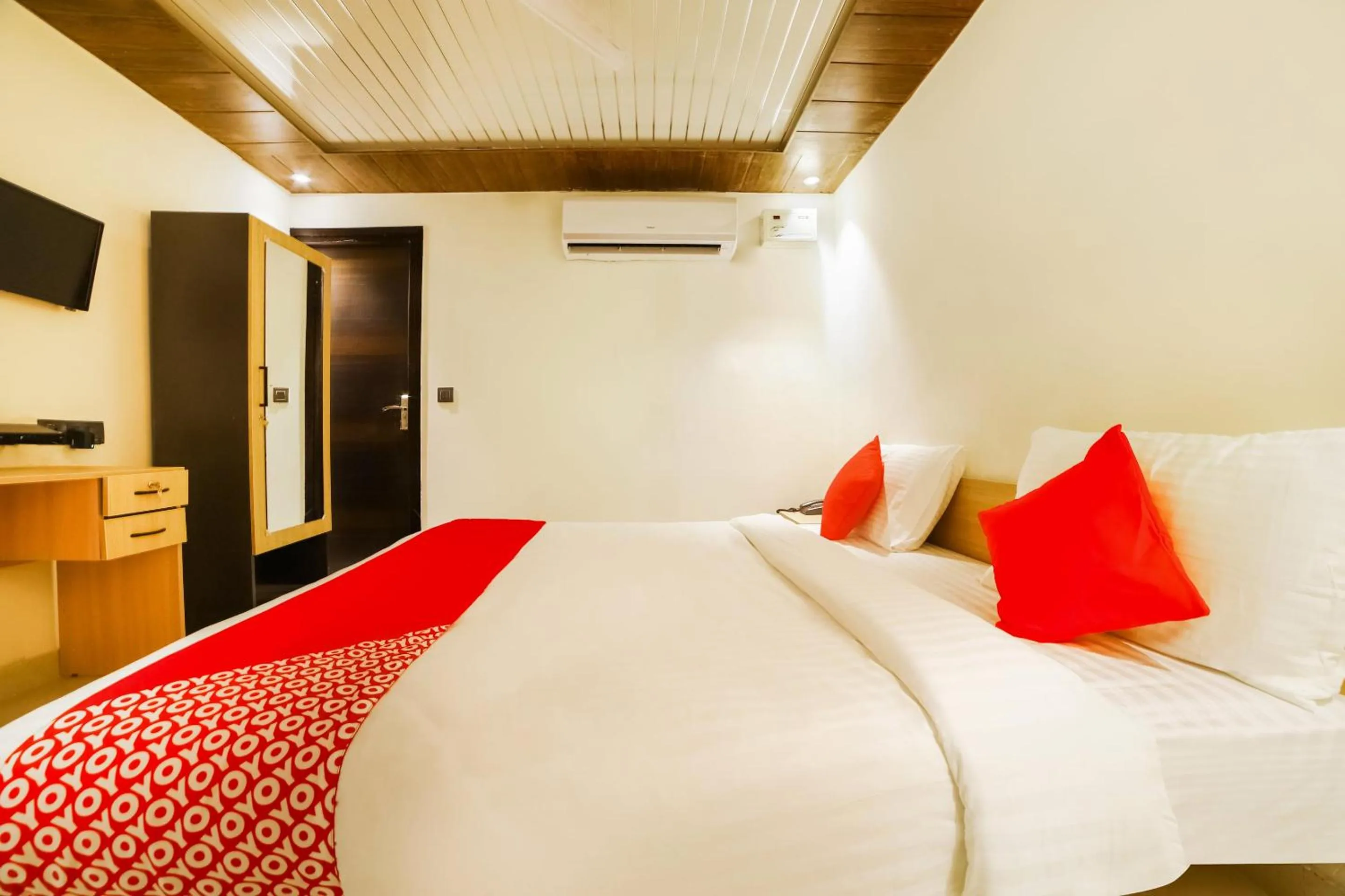 Bedroom, Bed in Hotel O Ashirwad home Near Pitampura