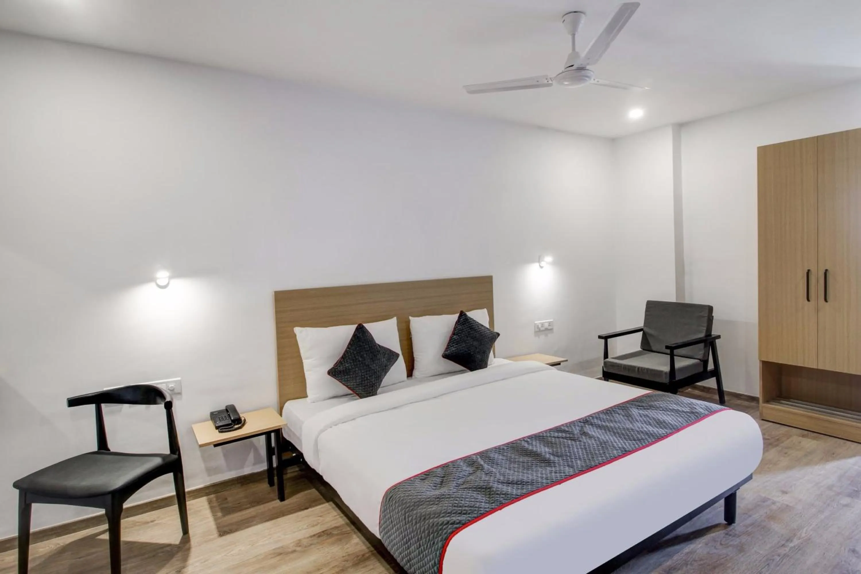 Bedroom, Bed in Super Townhouse RCC Majestic 397 LB Nagar