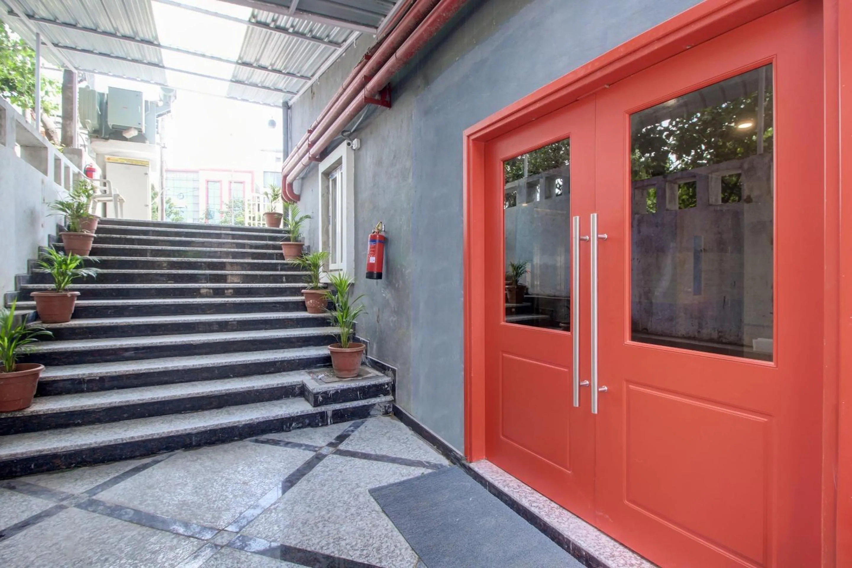 Facade/entrance in Super Townhouse RCC Majestic 397 LB Nagar