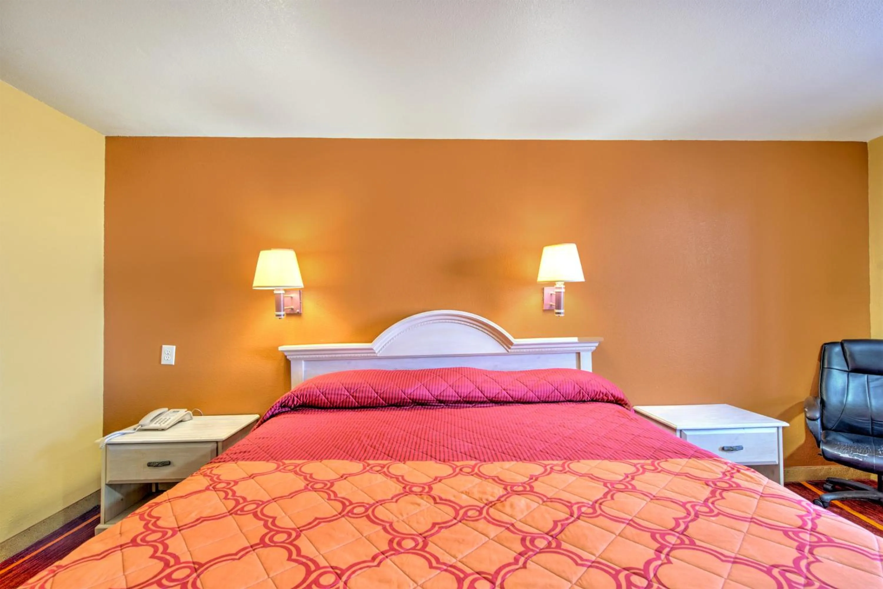 Bedroom, Bed in Heights Inn by Townhouse Harker Heights Killeen