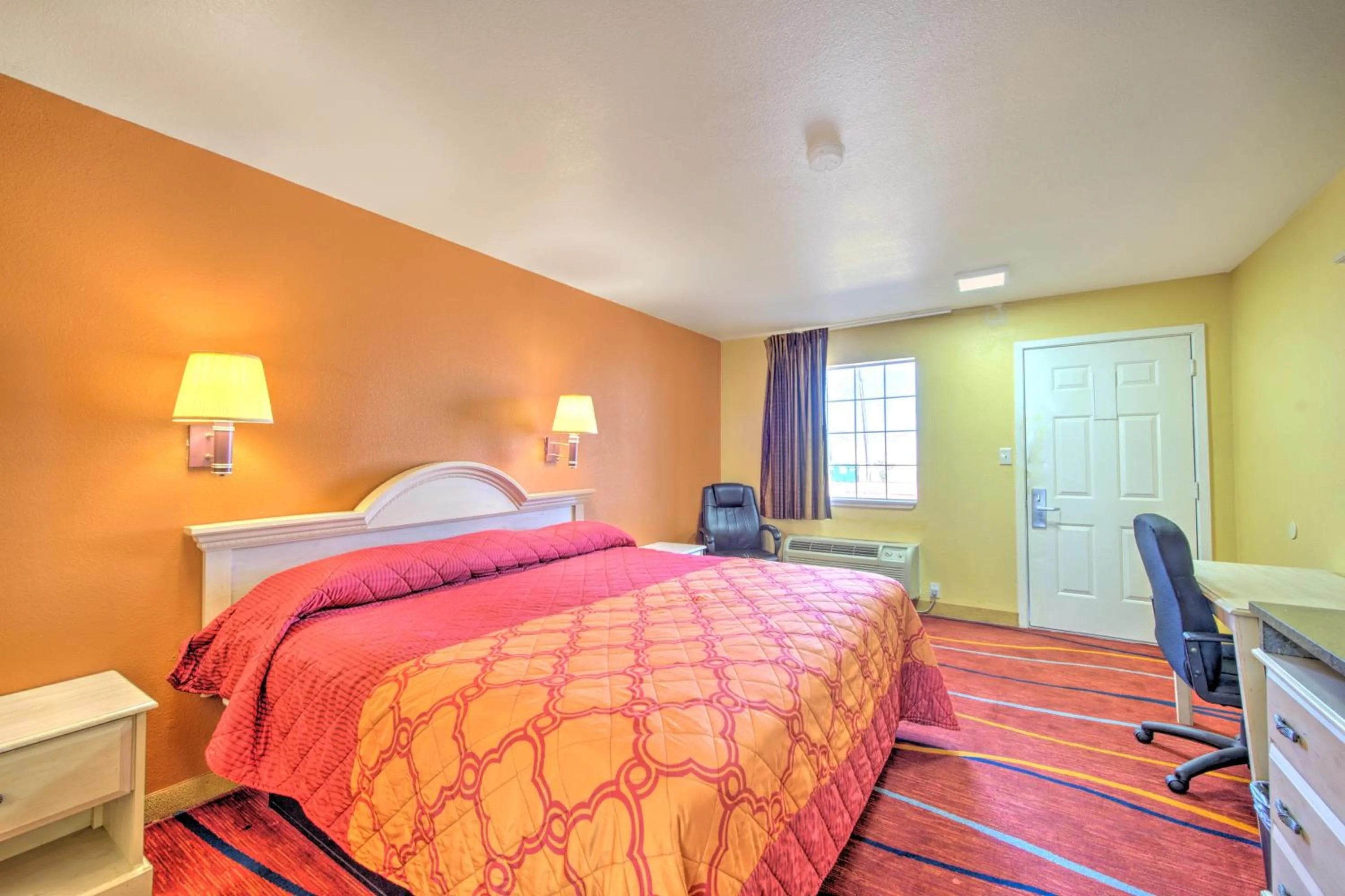Bedroom, Bed in Heights Inn by Townhouse Harker Heights Killeen