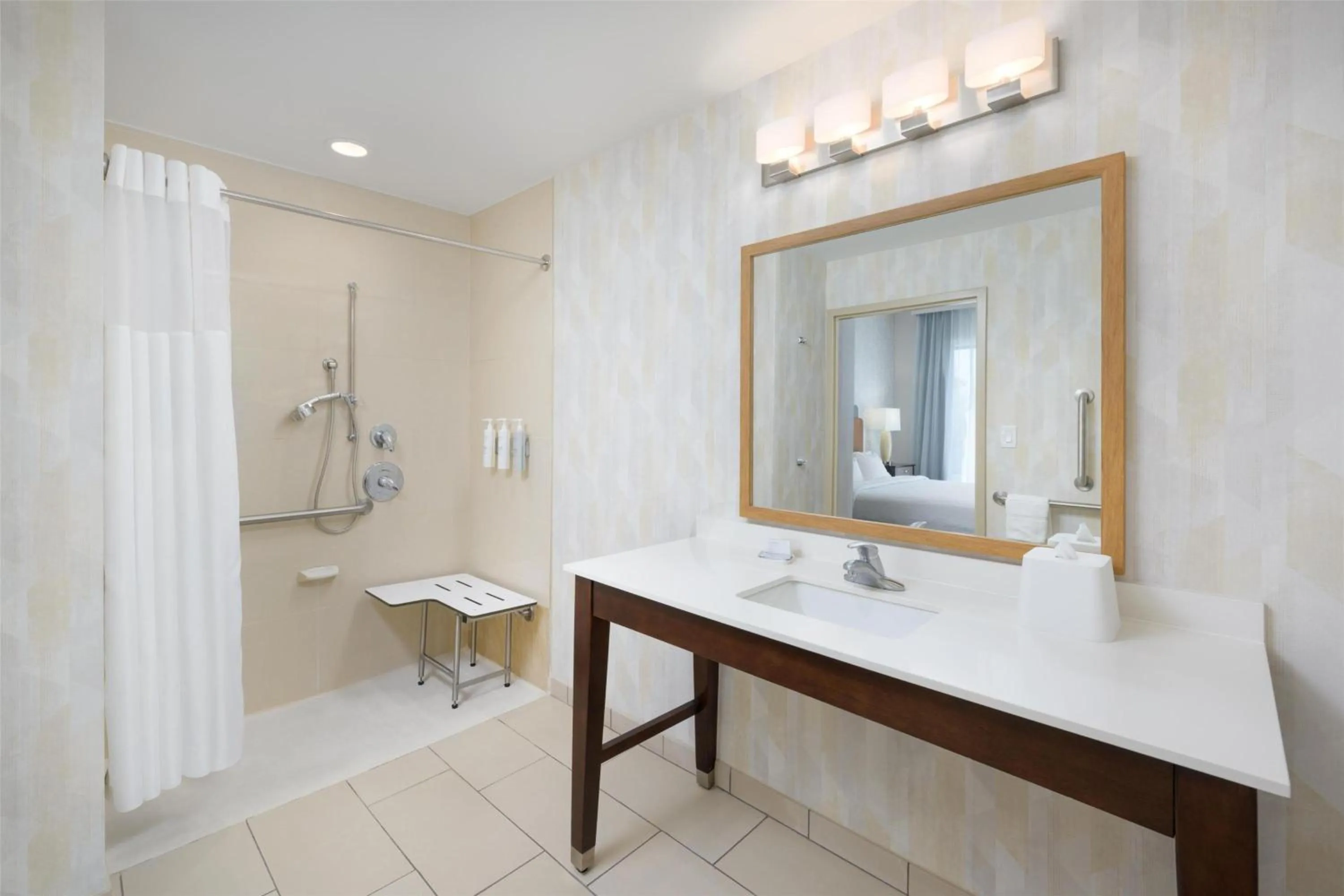 Bathroom in Hampton Inn & Suites Chattanooga/Hamilton Place